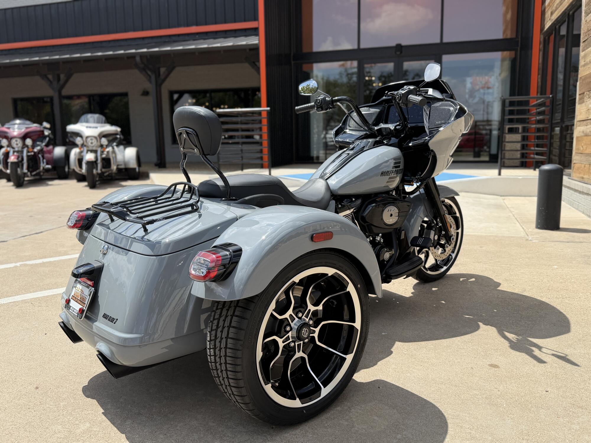 2026 Harley-Davidson® Road Glide 3 Dark Billiard Gray, photo 8
