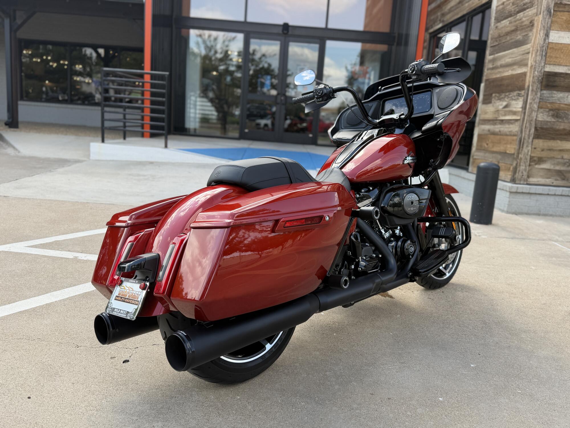 2025 Harley-Davidson® Road Glide® Whiskey Firestorm - Black Finish, photo 8