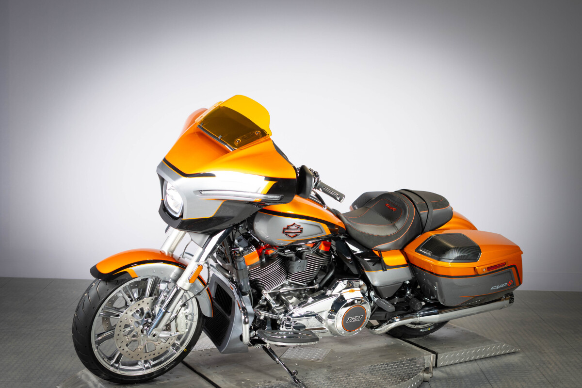 2026 Harley-Davidson® CVO Street Glide FLHXSE, photo 4