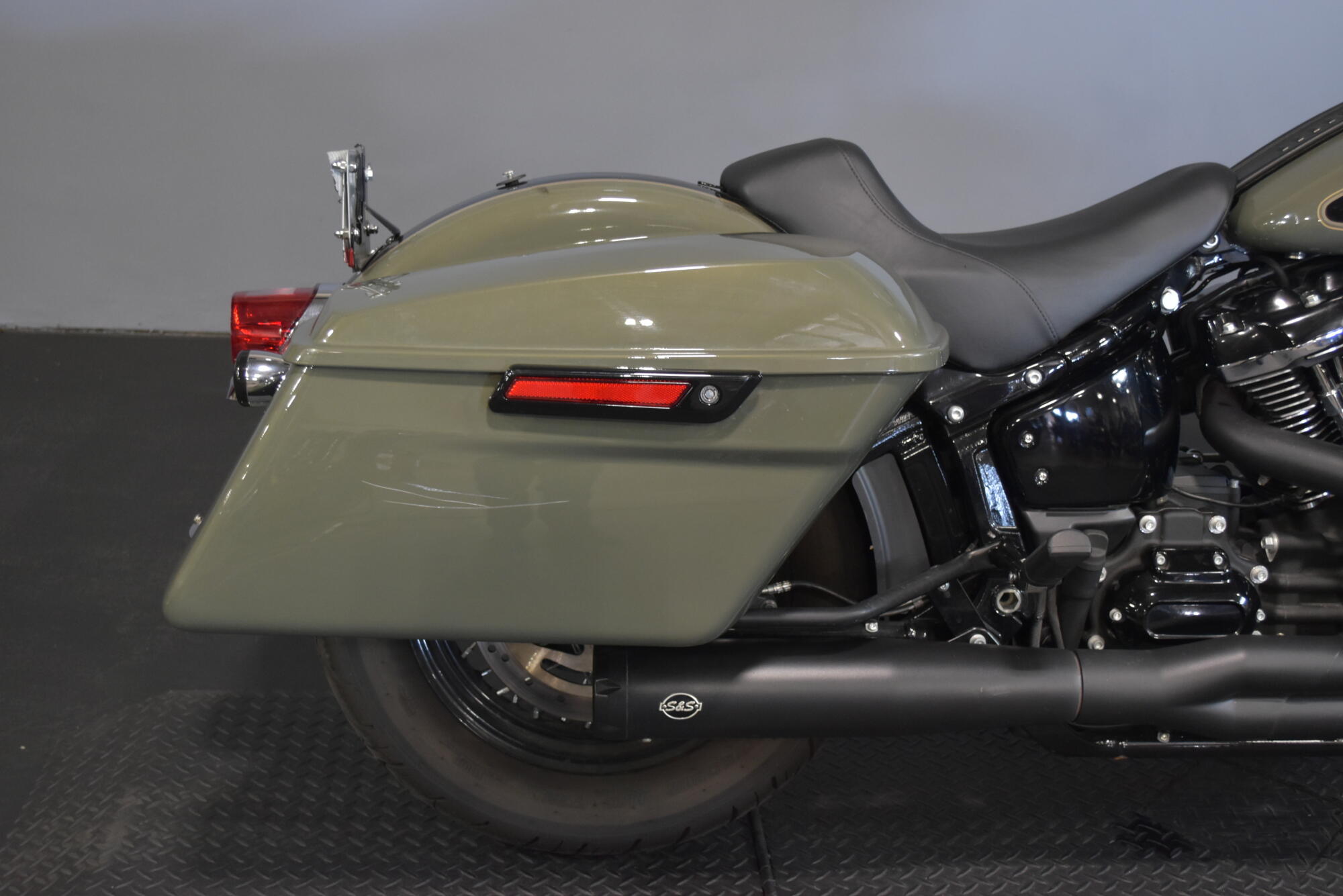 2021 Harley-Davidson® Heritage Classic 114 Deadwood Green/Vivid Black, photo 11