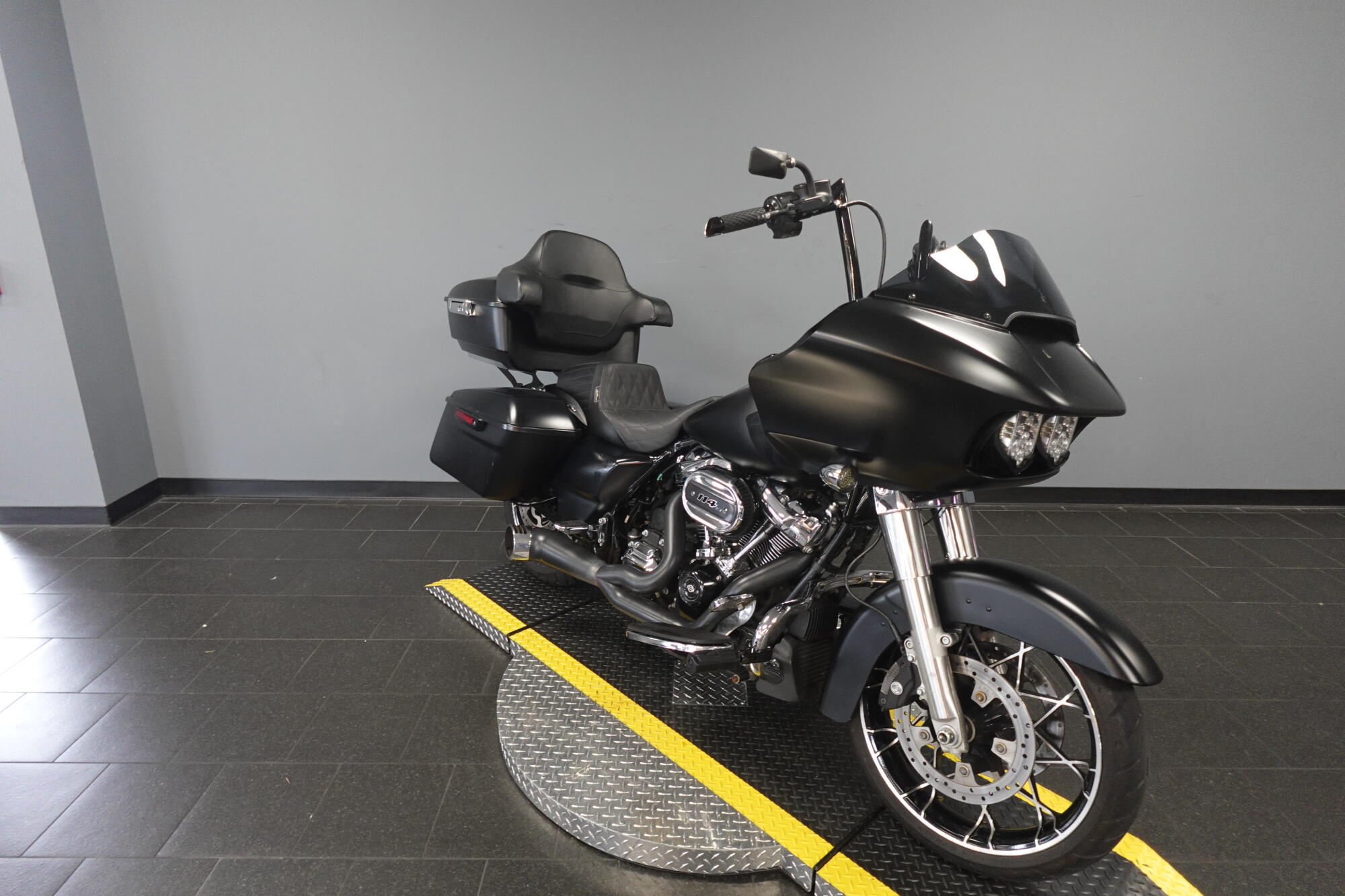 2022 Harley-Davidson® Road Glide® Special Black Denim, photo 2