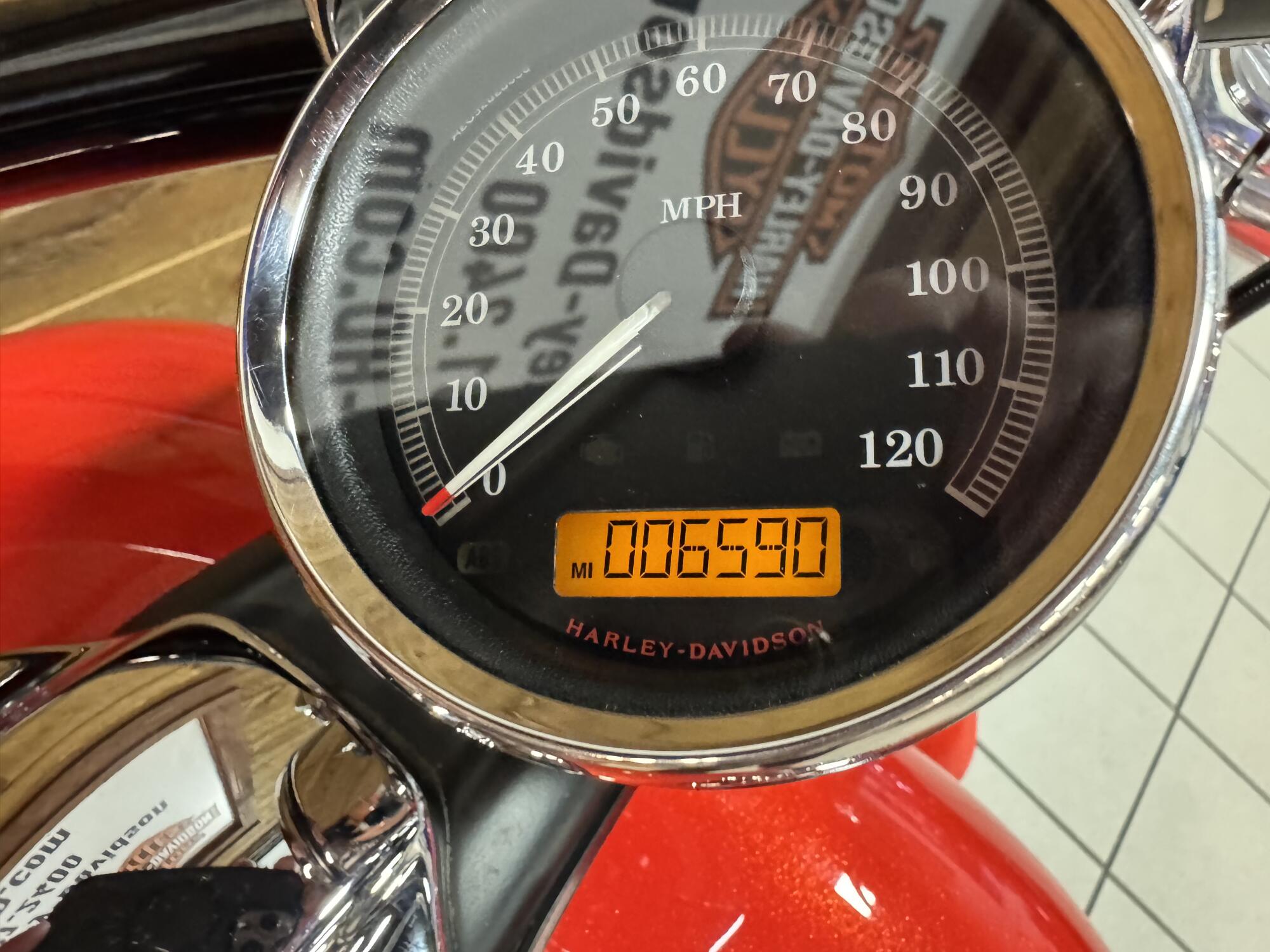 2017 Harley-Davidson® Breakout® Custom Colour Laguna Orange FXSB, photo 7