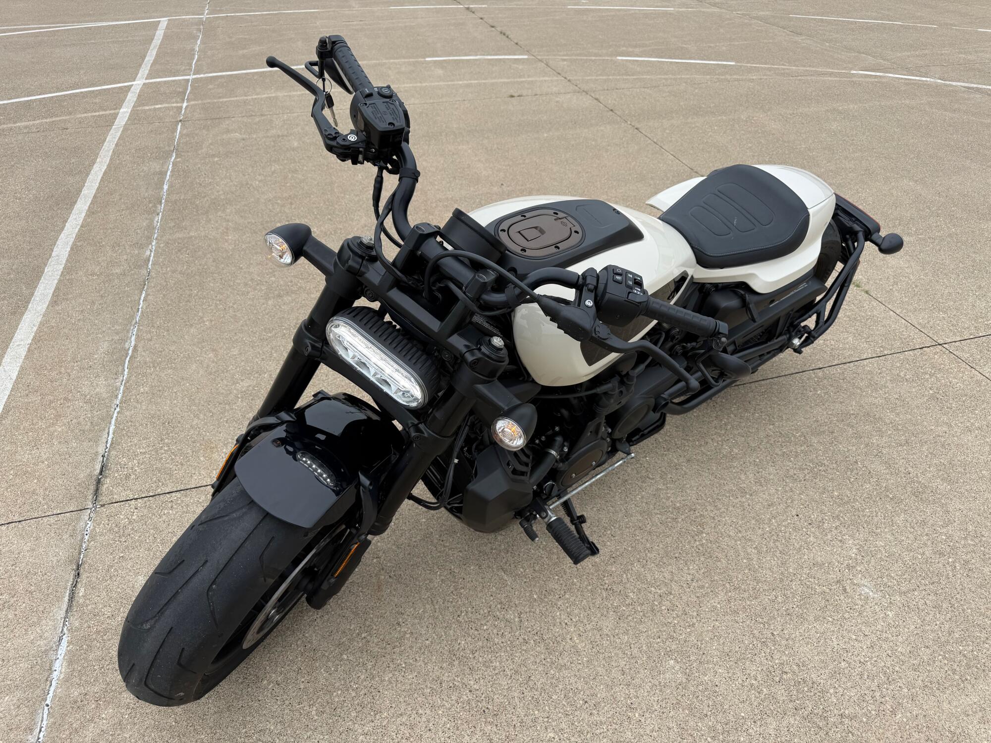 2023 Harley-Davidson® Sportster® S White Sand Pearl, photo 4
