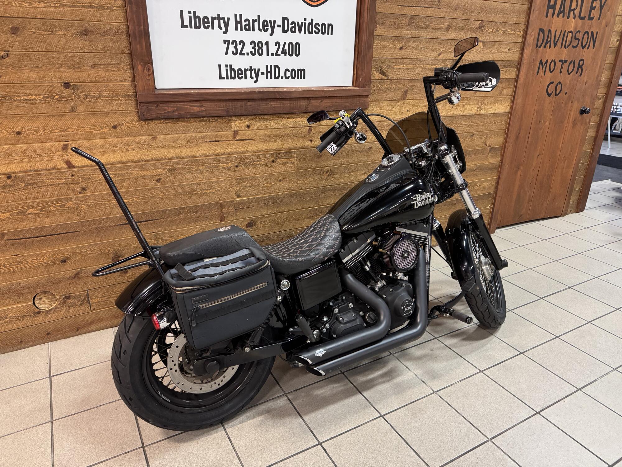 2016 Harley-Davidson® Street Bob® Vivid Black FXDB, photo 8