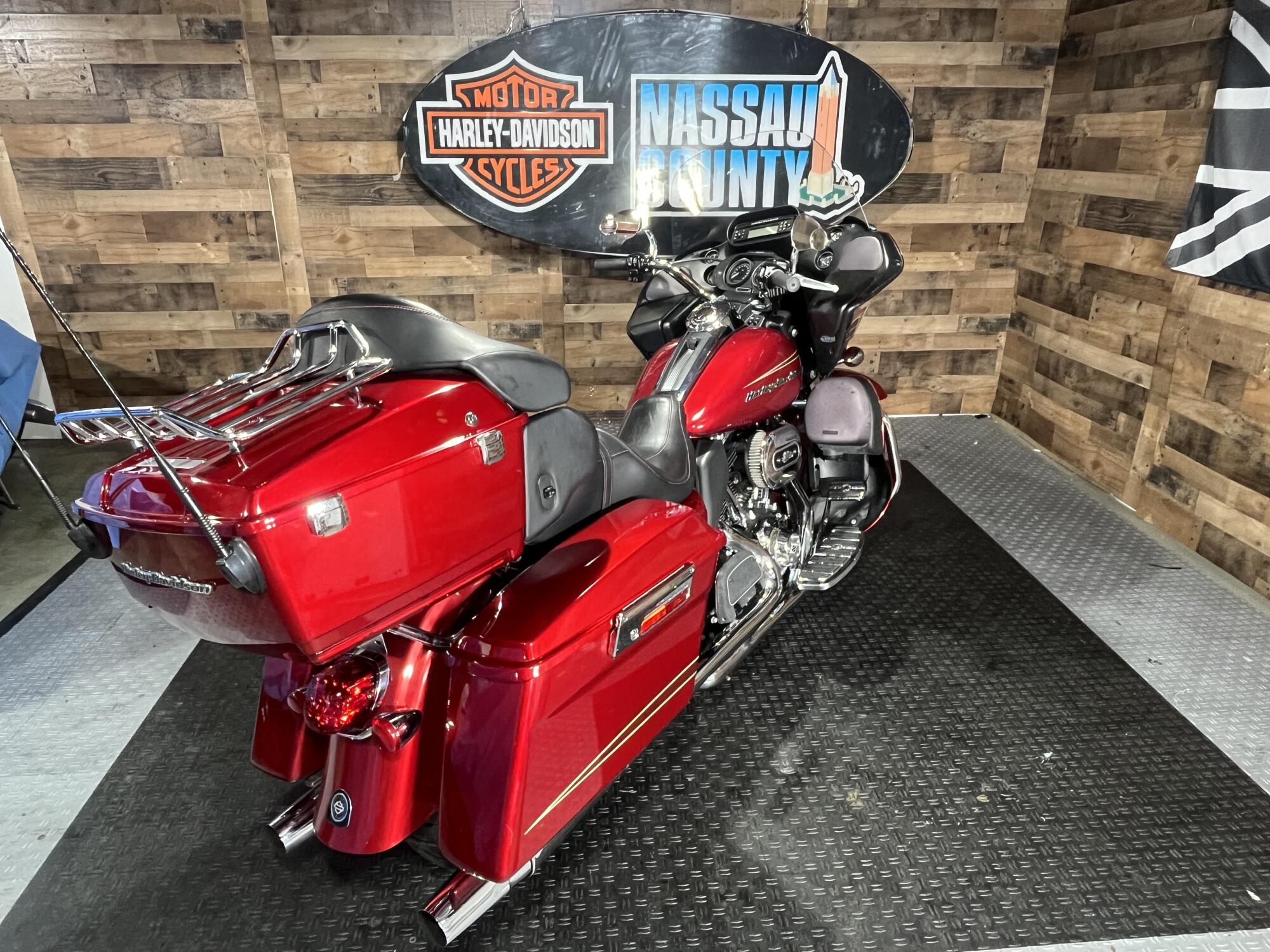 2012 Harley-Davidson® Road Glide® Ultra Ember Red Sunglo, photo 8