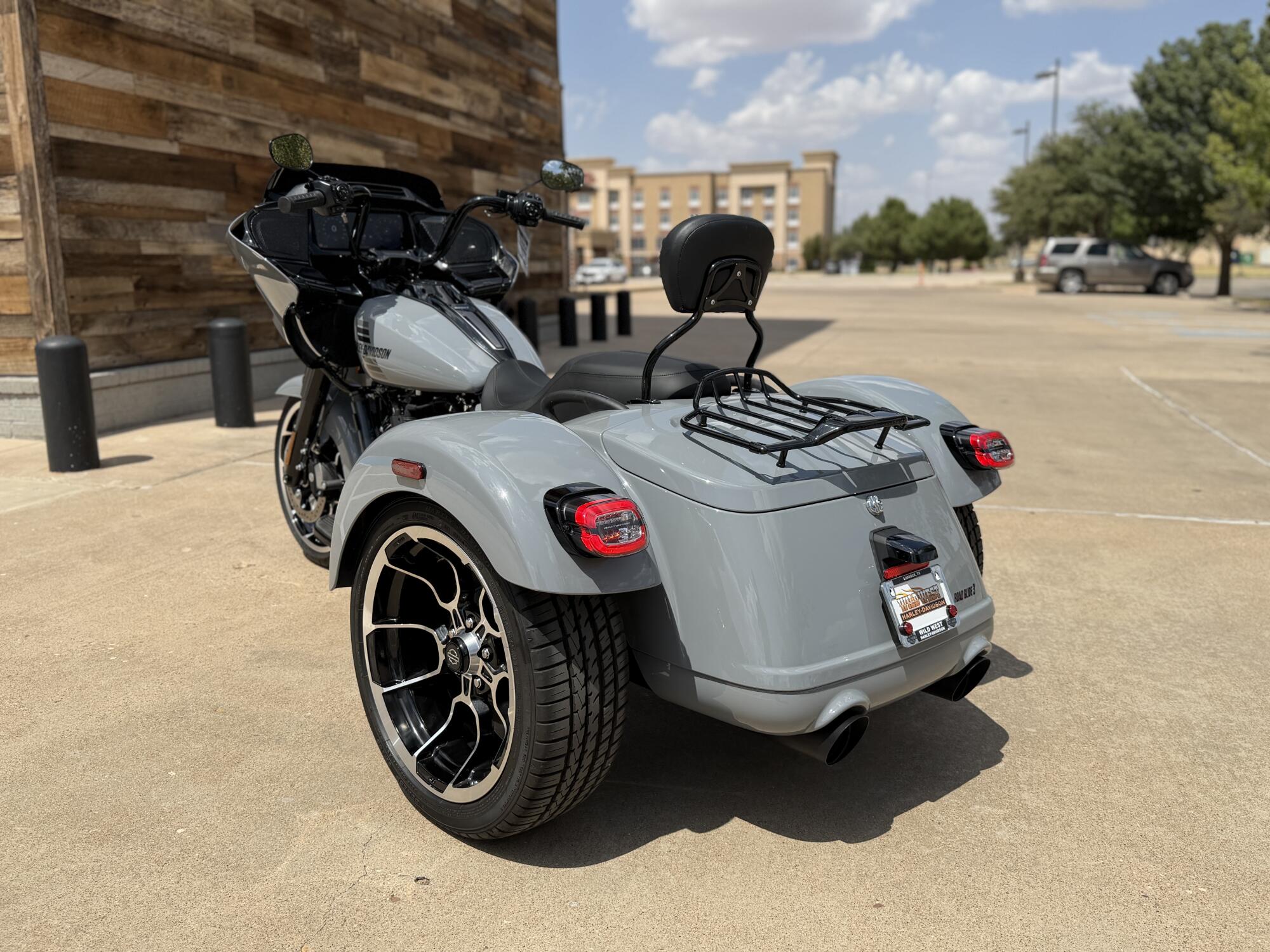 2026 Harley-Davidson® Road Glide 3 Dark Billiard Gray, photo 6
