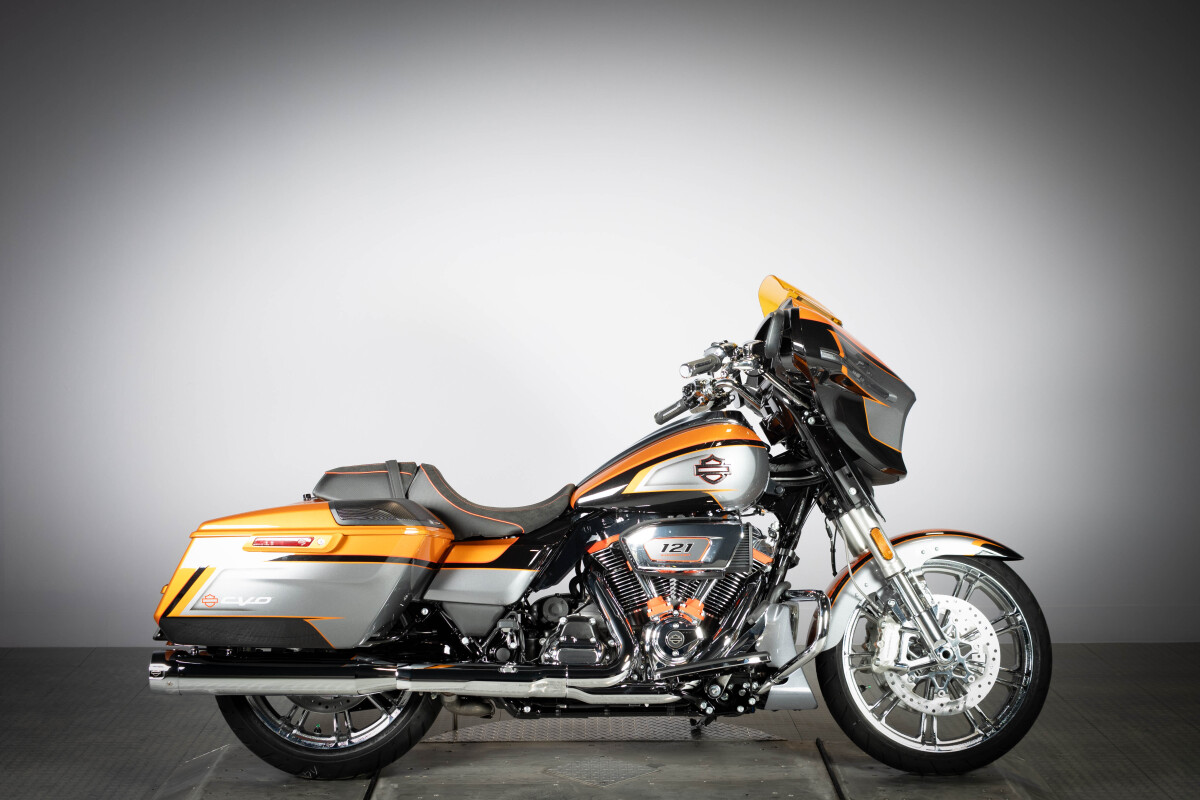 2026 Harley-Davidson® CVO Street Glide FLHXSE, photo 11