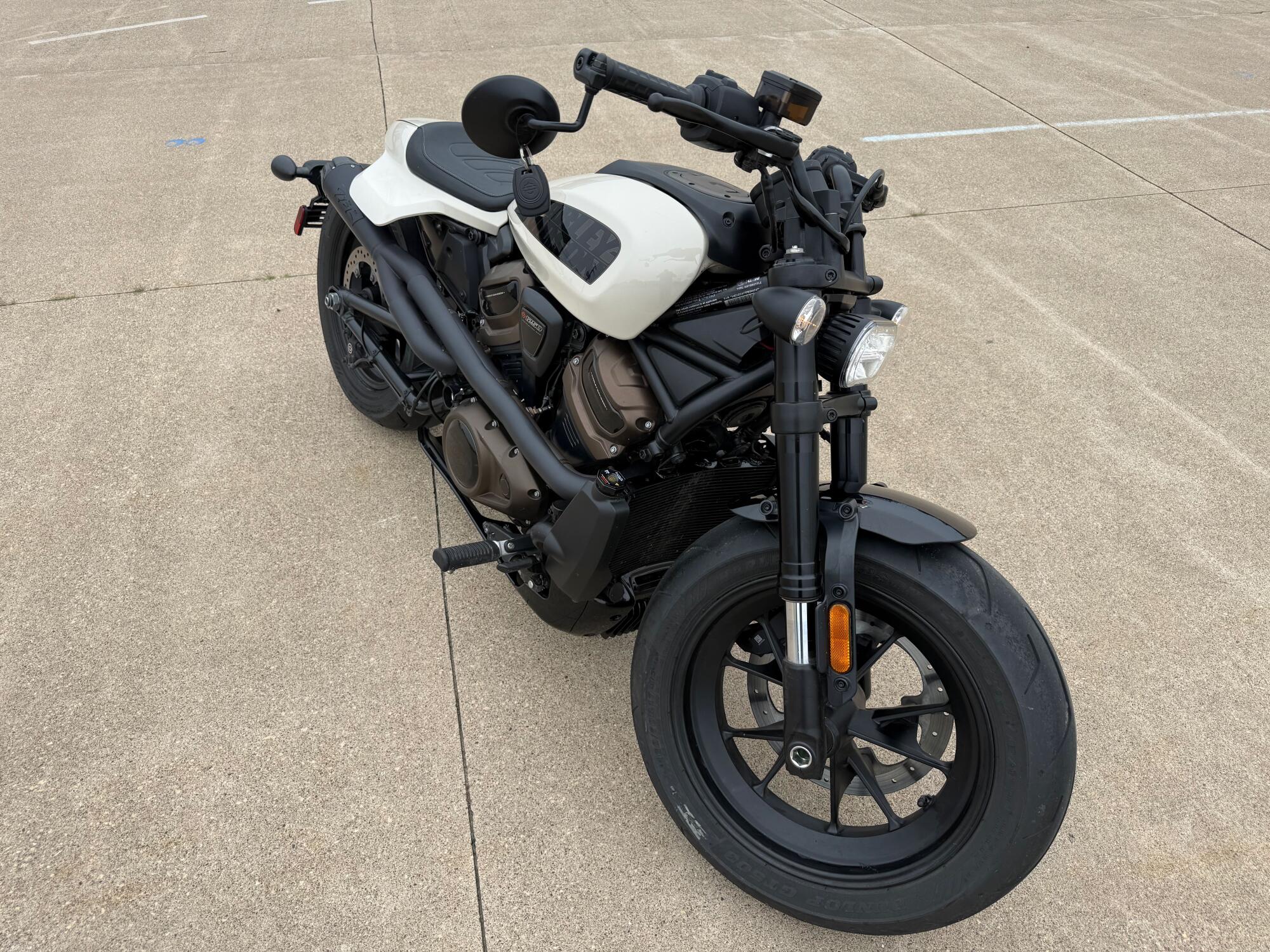 2023 Harley-Davidson® Sportster® S White Sand Pearl, photo 2