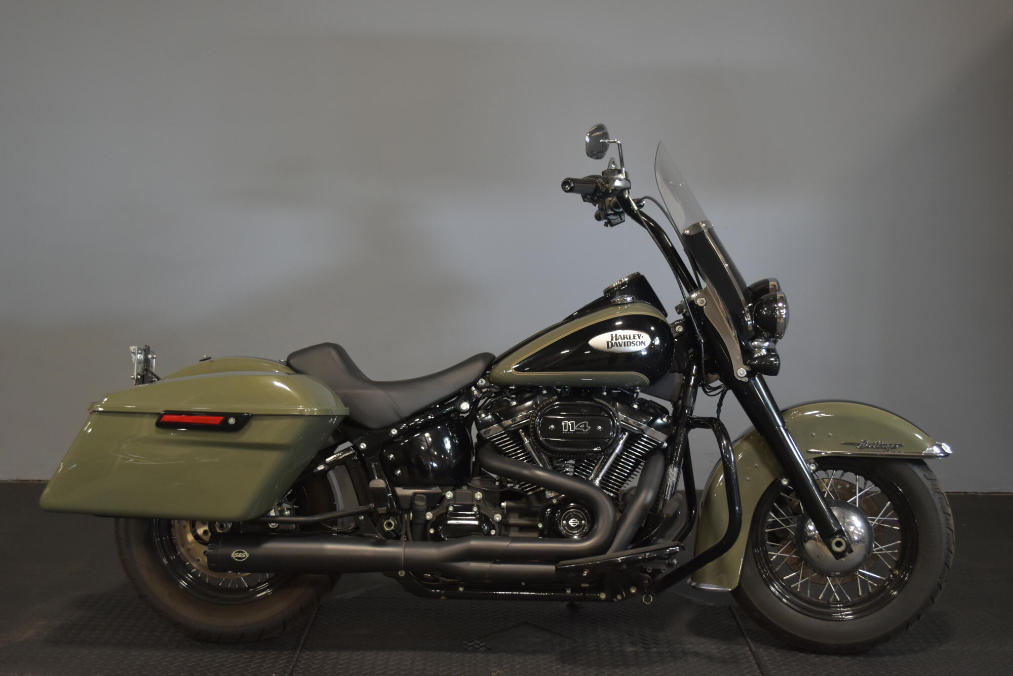 2021 Harley-Davidson® Heritage Classic 114 Deadwood Green/Vivid