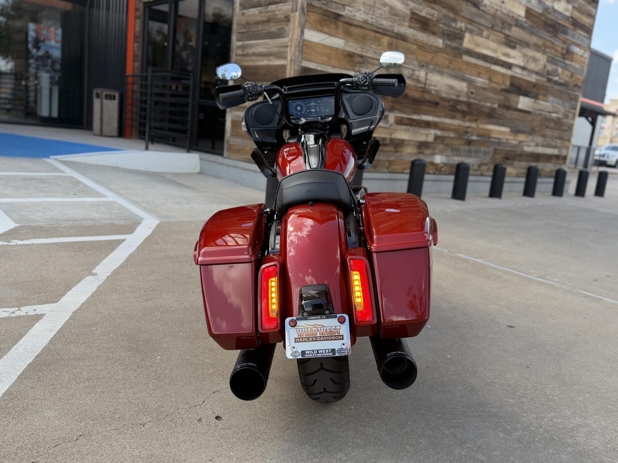 2025 Harley-Davidson® Road Glide® Whiskey Firestorm - Black Finish, photo 7
