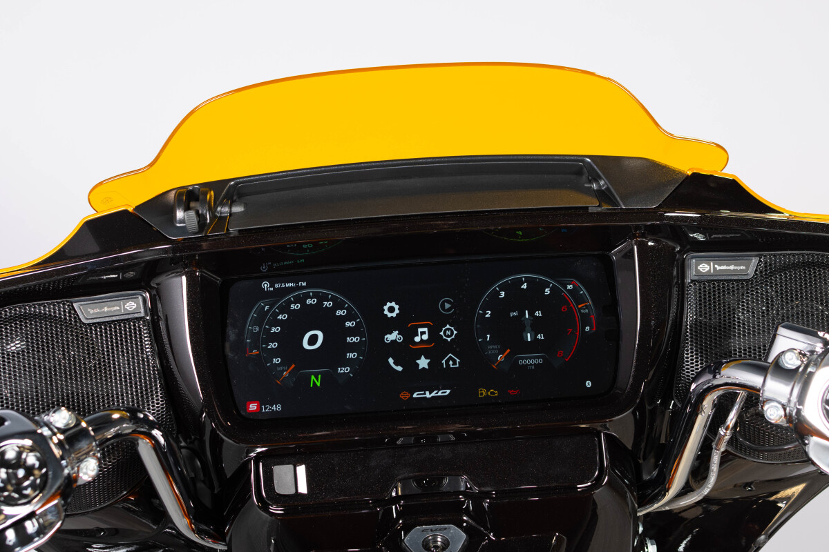 2026 Harley-Davidson® CVO Street Glide FLHXSE, photo 10