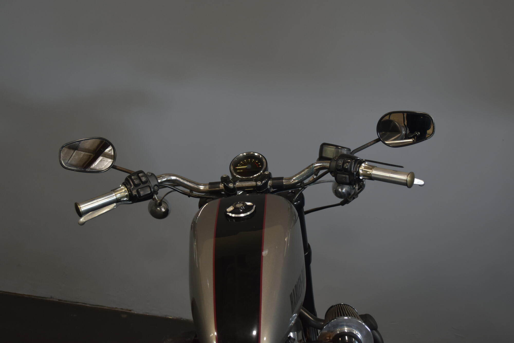 2017 Harley-Davidson® Roadster™ Two-Tone Billet Silver/Vivid Black, photo 16