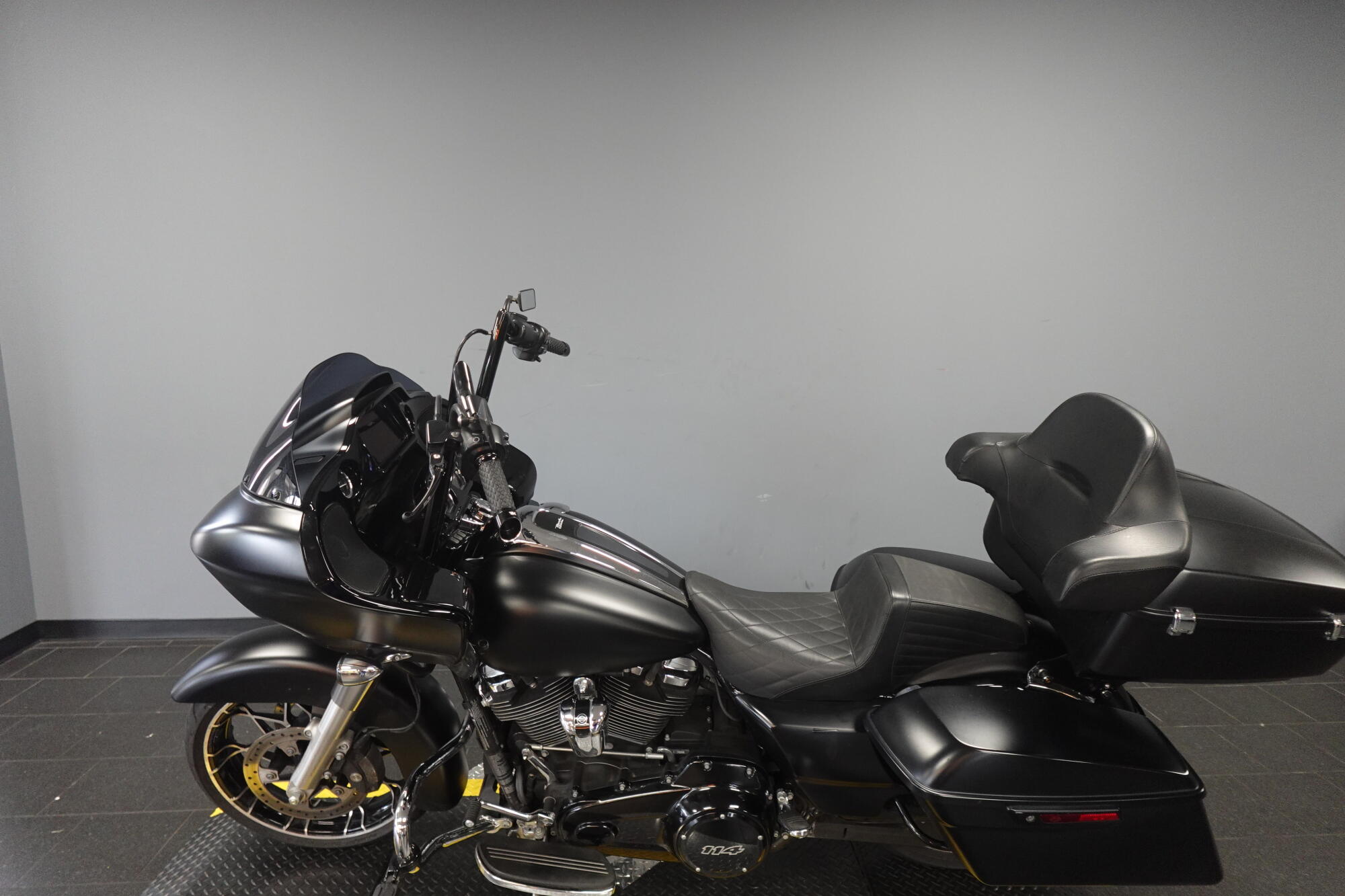 2022 Harley-Davidson® Road Glide® Special Black Denim, photo 5