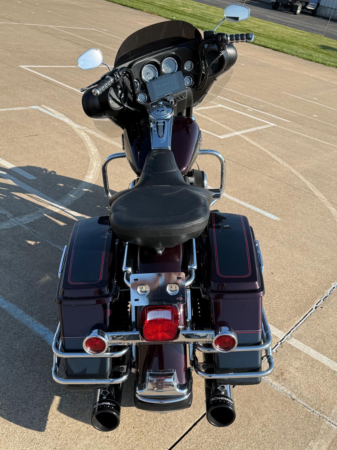 2005 Harley-Davidson® Electra Glide® Classic Two-Tone Black Cherry Pearl and Black Pearl, photo 7