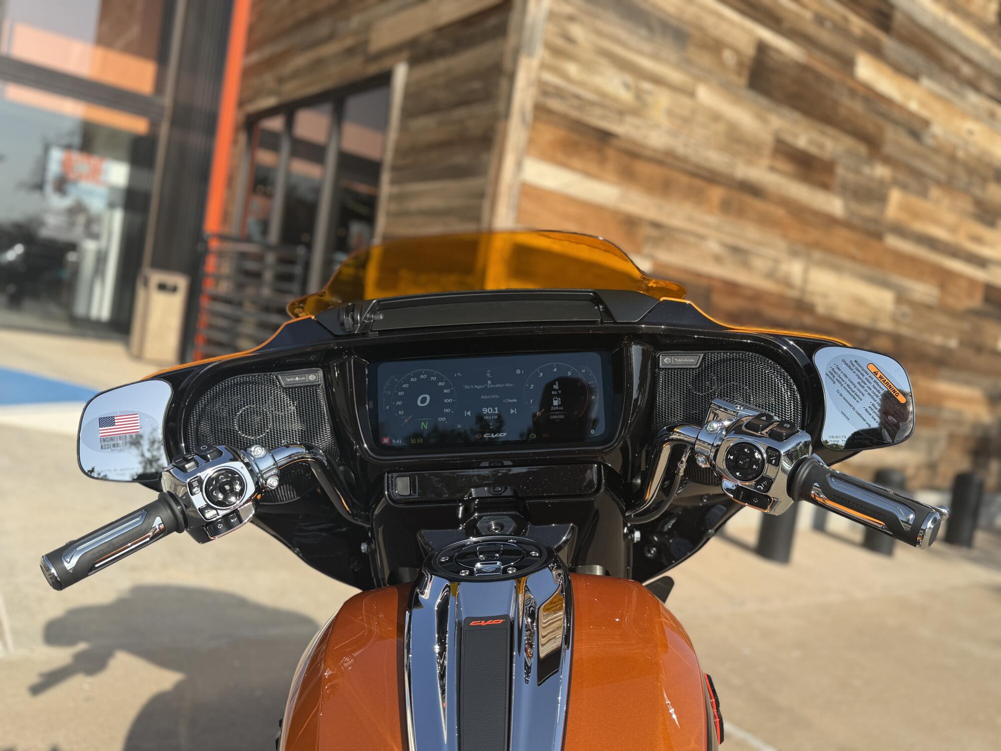 2026 Harley-Davidson® CVO Street Glide Torched Orange CVO Tri-Tone, photo 13