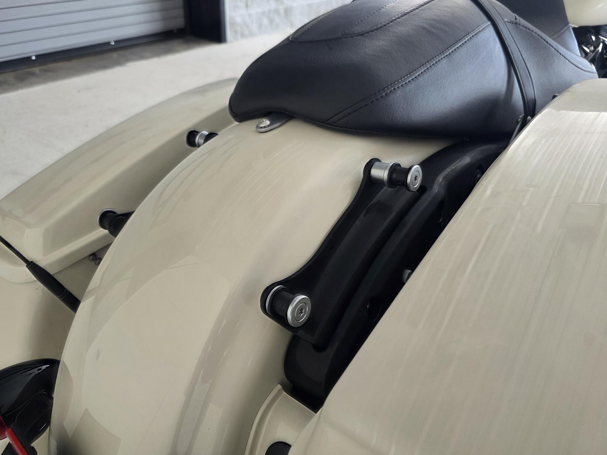 2022 Harley-Davidson® Road Glide® Special White Sand Pearl - Black Finish, photo 9