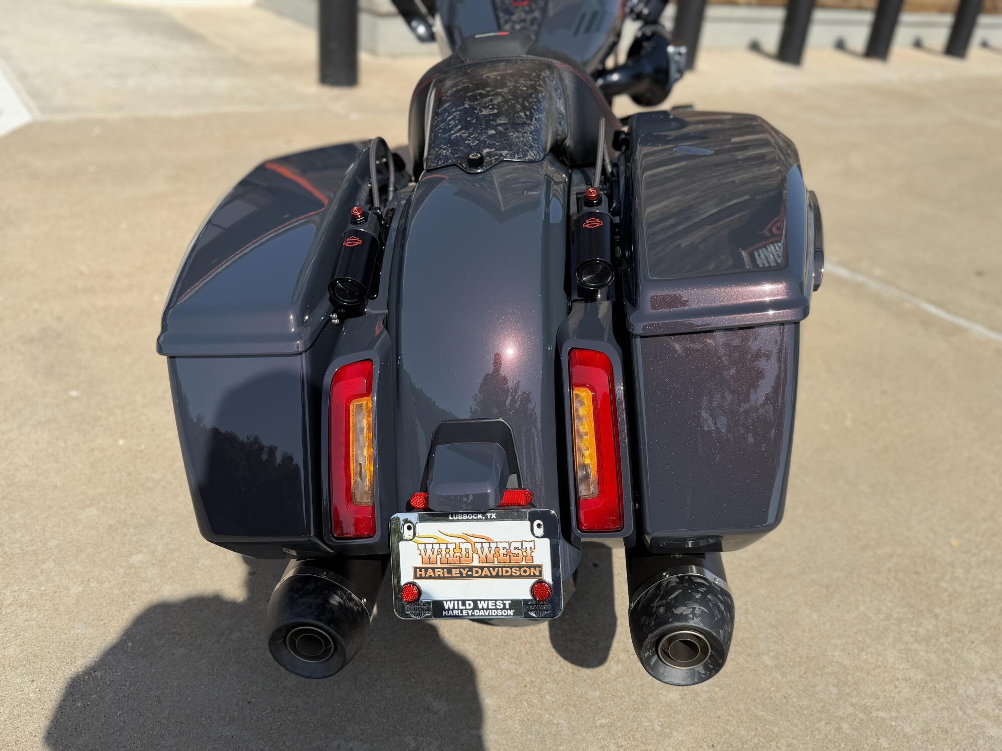 2026 Harley-Davidson® CVO Road Glide ST Inferno Gray, photo 12