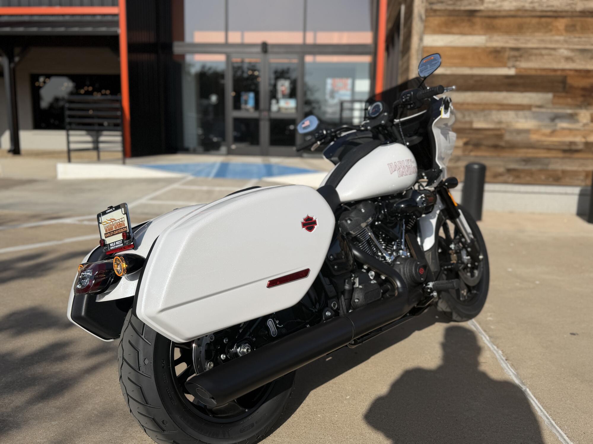 2026 Harley-Davidson® Low Rider® ST White Onyx Pearl Black Trim, photo 8