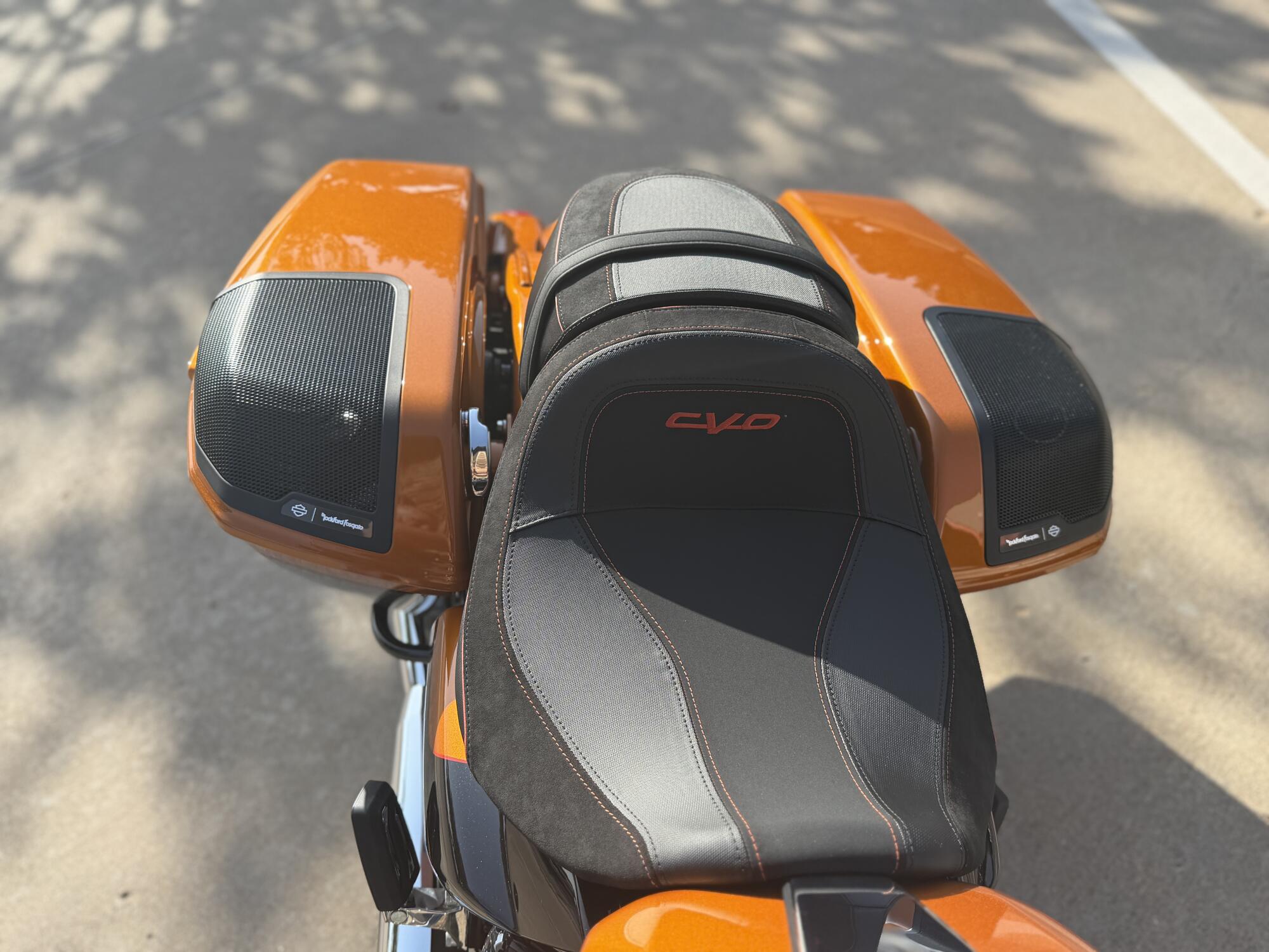 2026 Harley-Davidson® CVO Street Glide Torched Orange CVO Tri-Tone, photo 12