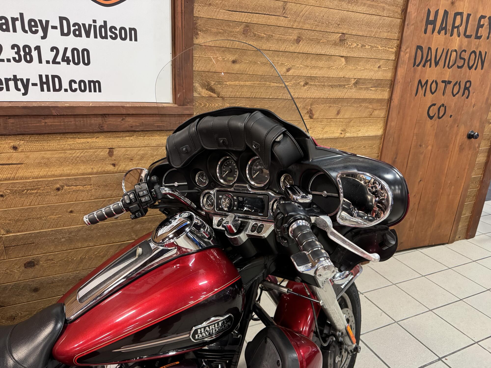 2012 Harley-Davidson® Tri Glide® Ultra Ember Red Sunglo FLHTCUTG, photo 6