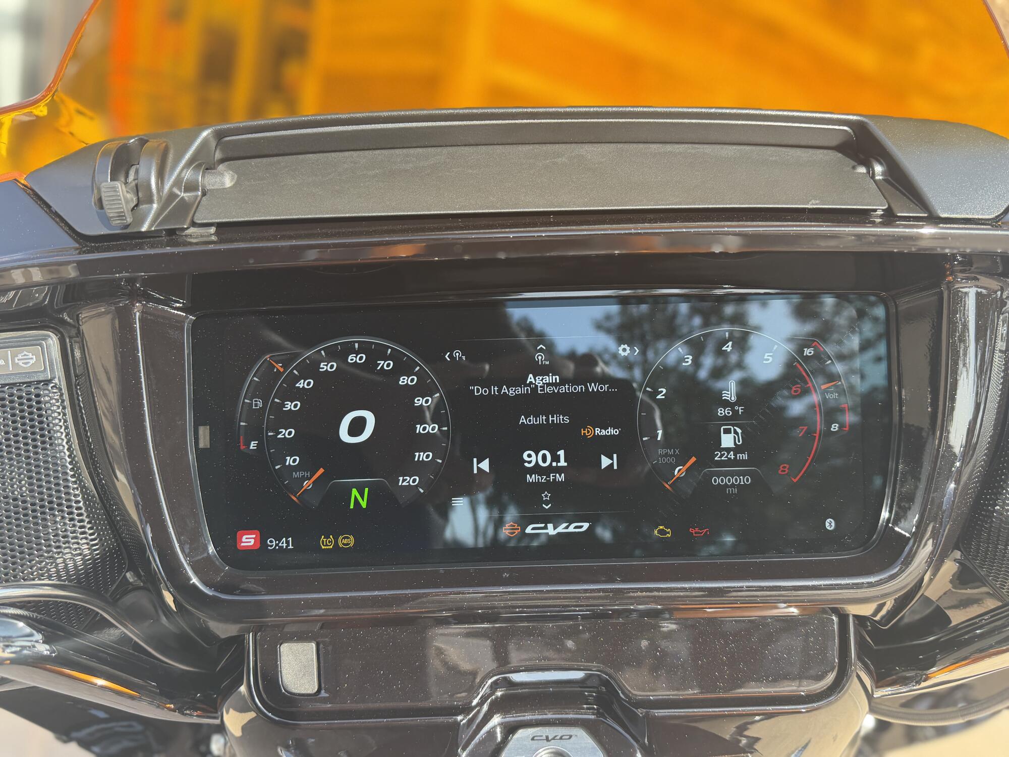 2026 Harley-Davidson® CVO Street Glide Torched Orange CVO Tri-Tone, photo 14