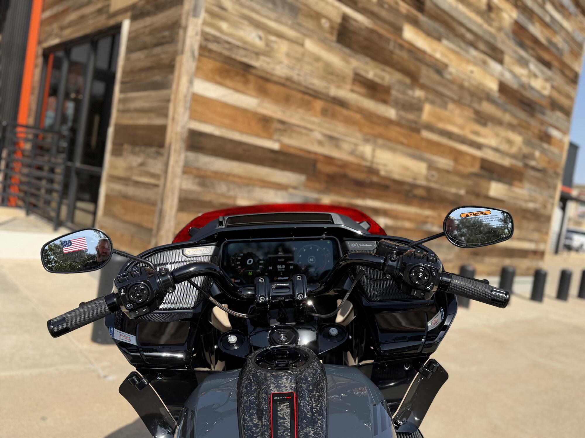 2026 Harley-Davidson® CVO Road Glide ST Inferno Gray, photo 13