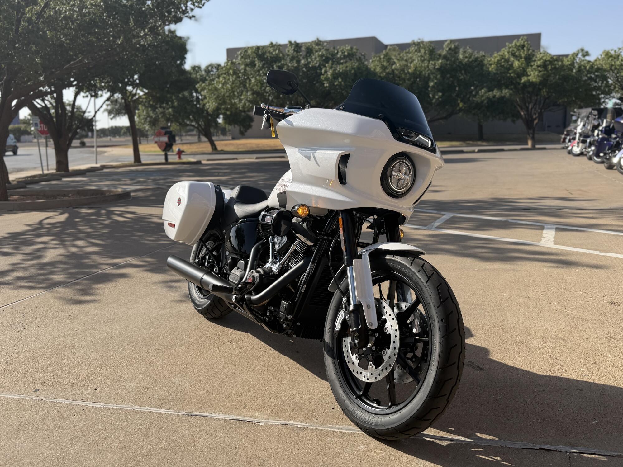 2026 Harley-Davidson® Low Rider® ST White Onyx Pearl Black Trim, photo 2