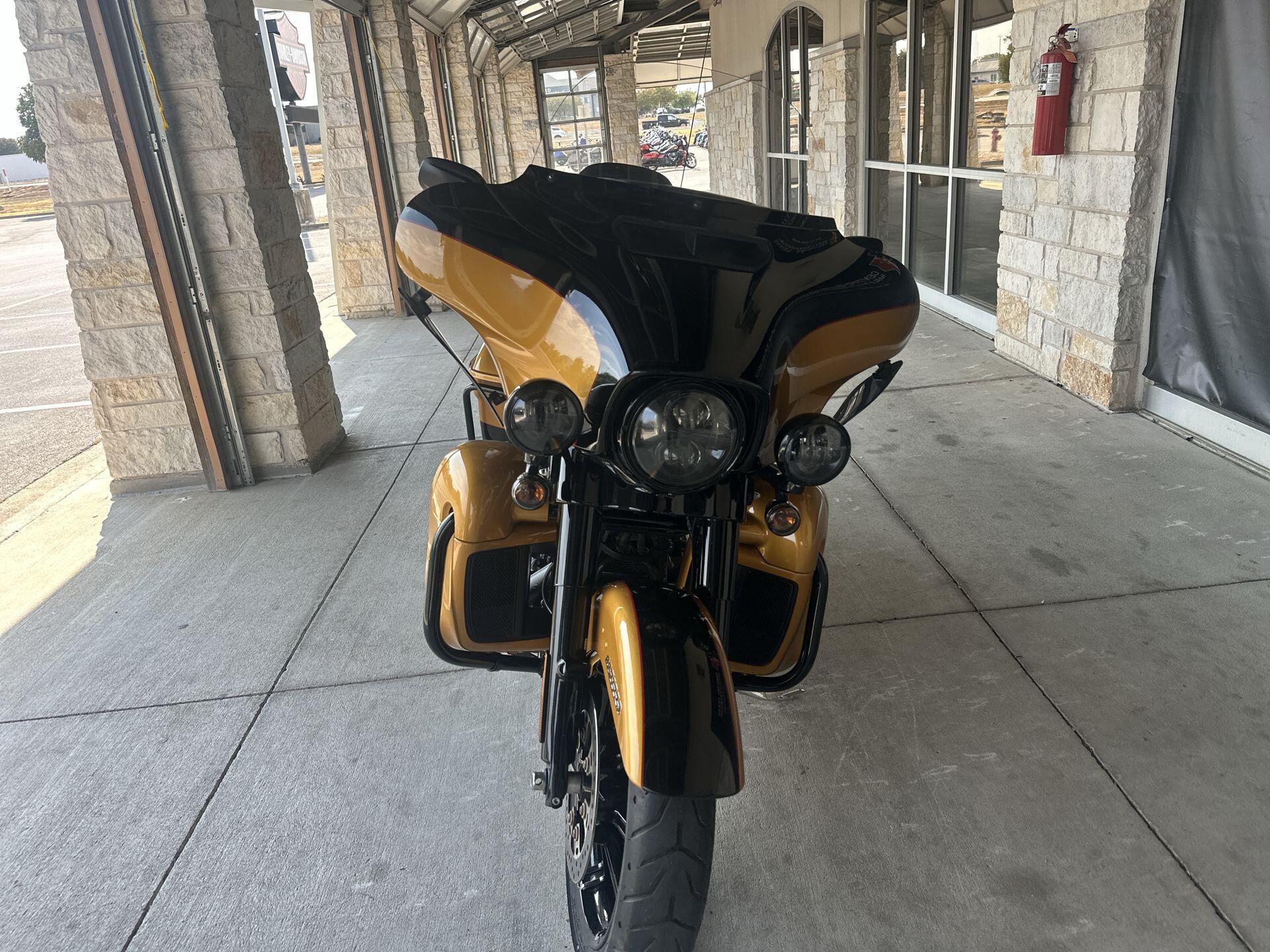 2023 Harley-Davidson® Ultra Limited FLHTK, photo 11