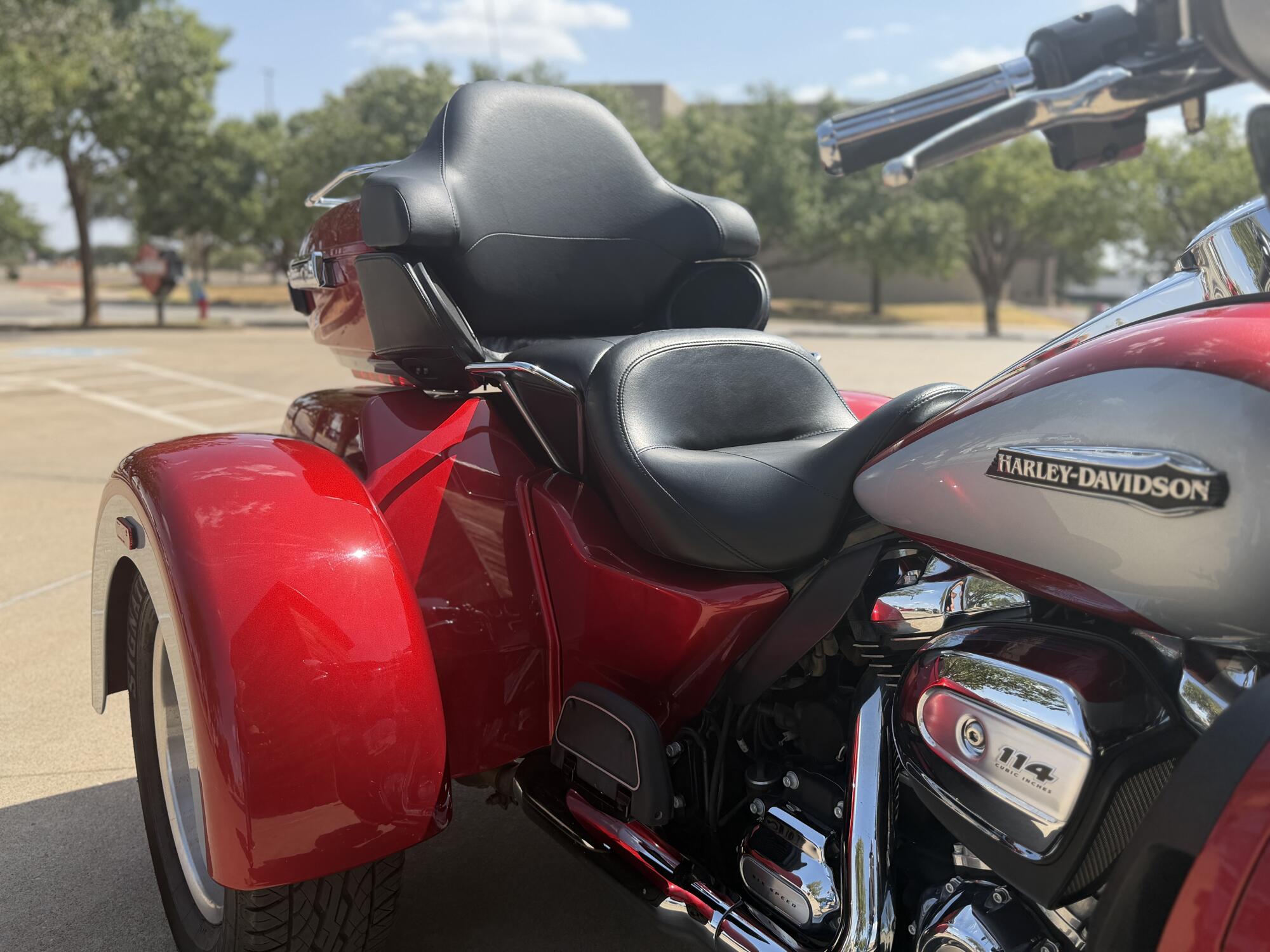 2019 Harley-Davidson® Tri Glide® Ultra Wicked Red/Barracuda Silver, photo 9