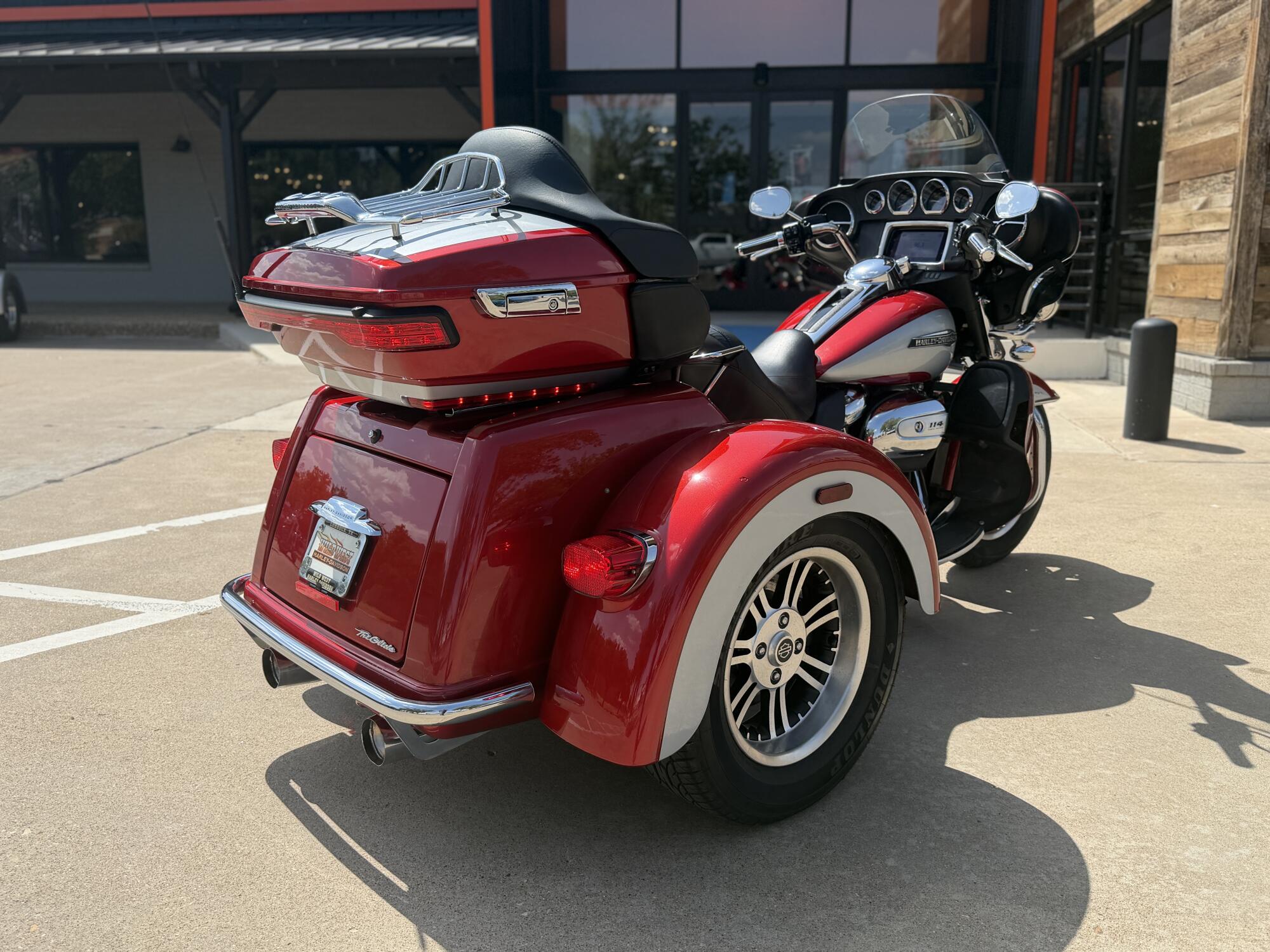 2019 Harley-Davidson® Tri Glide® Ultra Wicked Red/Barracuda Silver, photo 8
