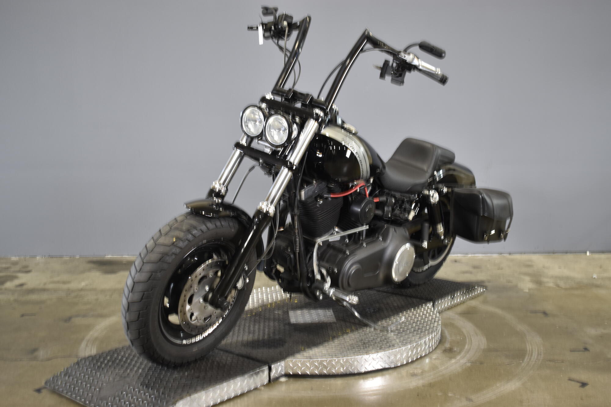 2017 Harley-Davidson® Fat Bob® Vivid Black, photo 4