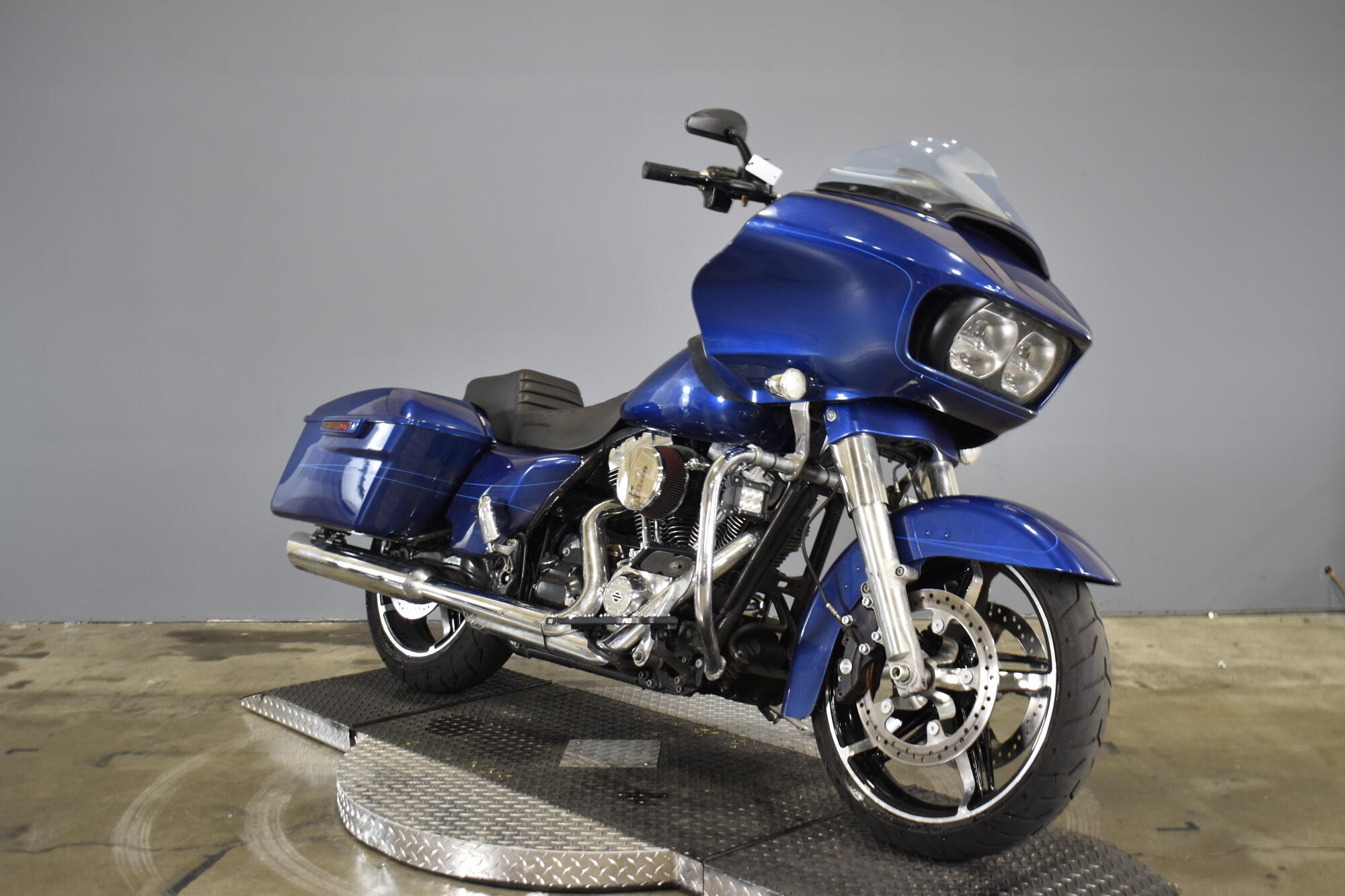 2016 Harley-Davidson® Road Glide® Special Superior Blue, photo 2