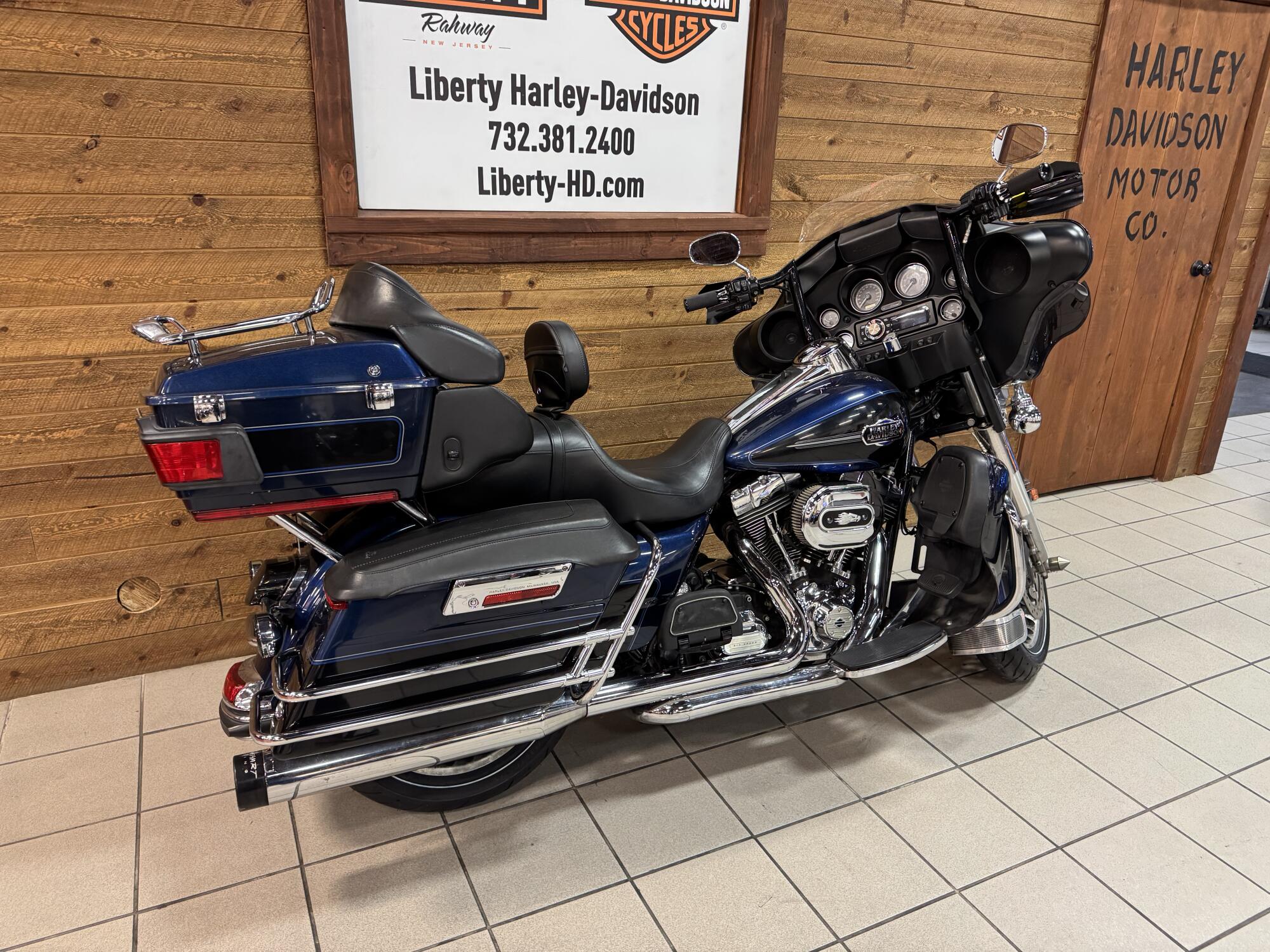 2012 Electra Glide Ultra Classic 103 Big Blue Pearl/Vivid Black FLHTCU, photo 8