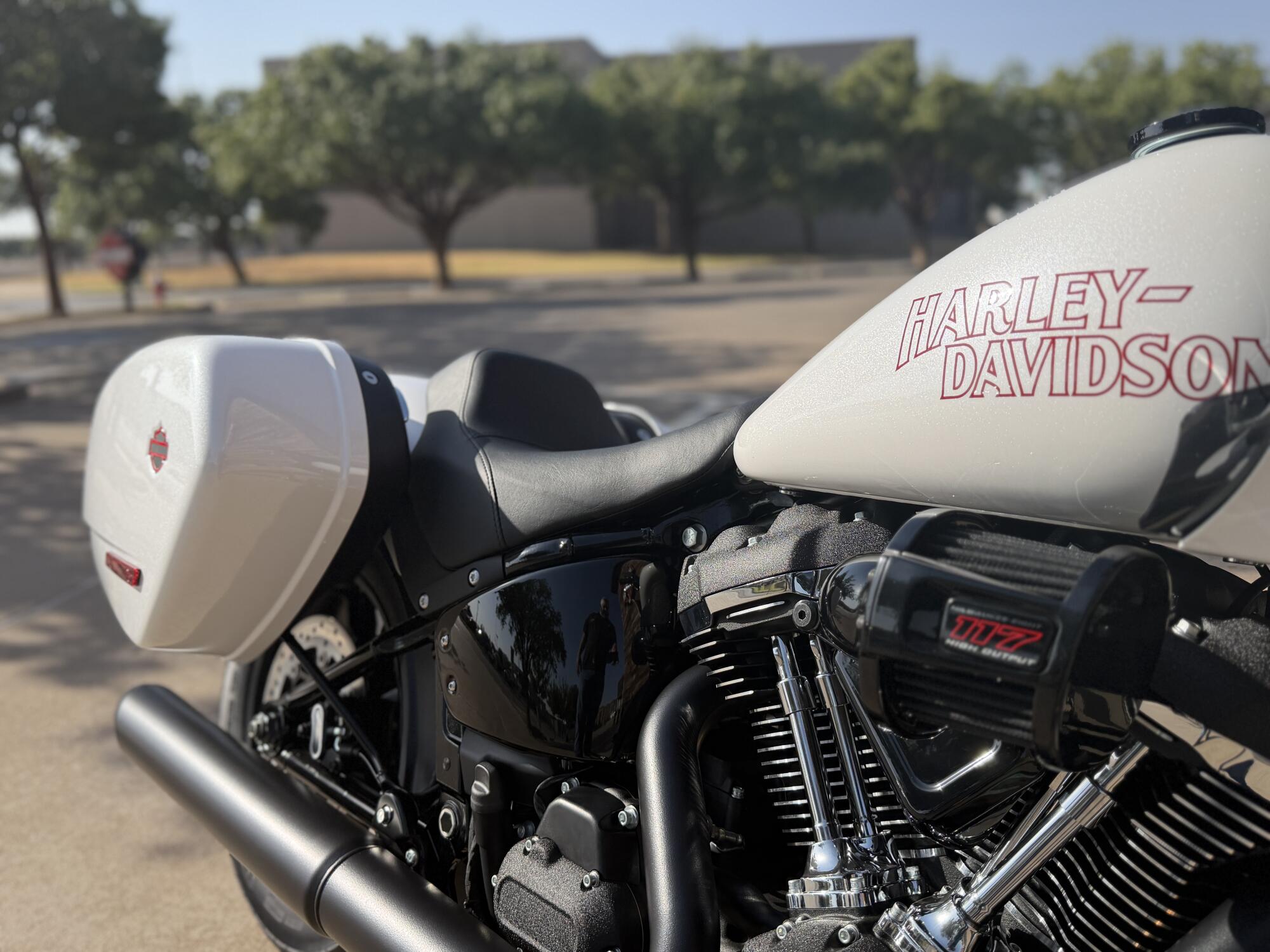 2026 Harley-Davidson® Low Rider® ST White Onyx Pearl Black Trim, photo 9