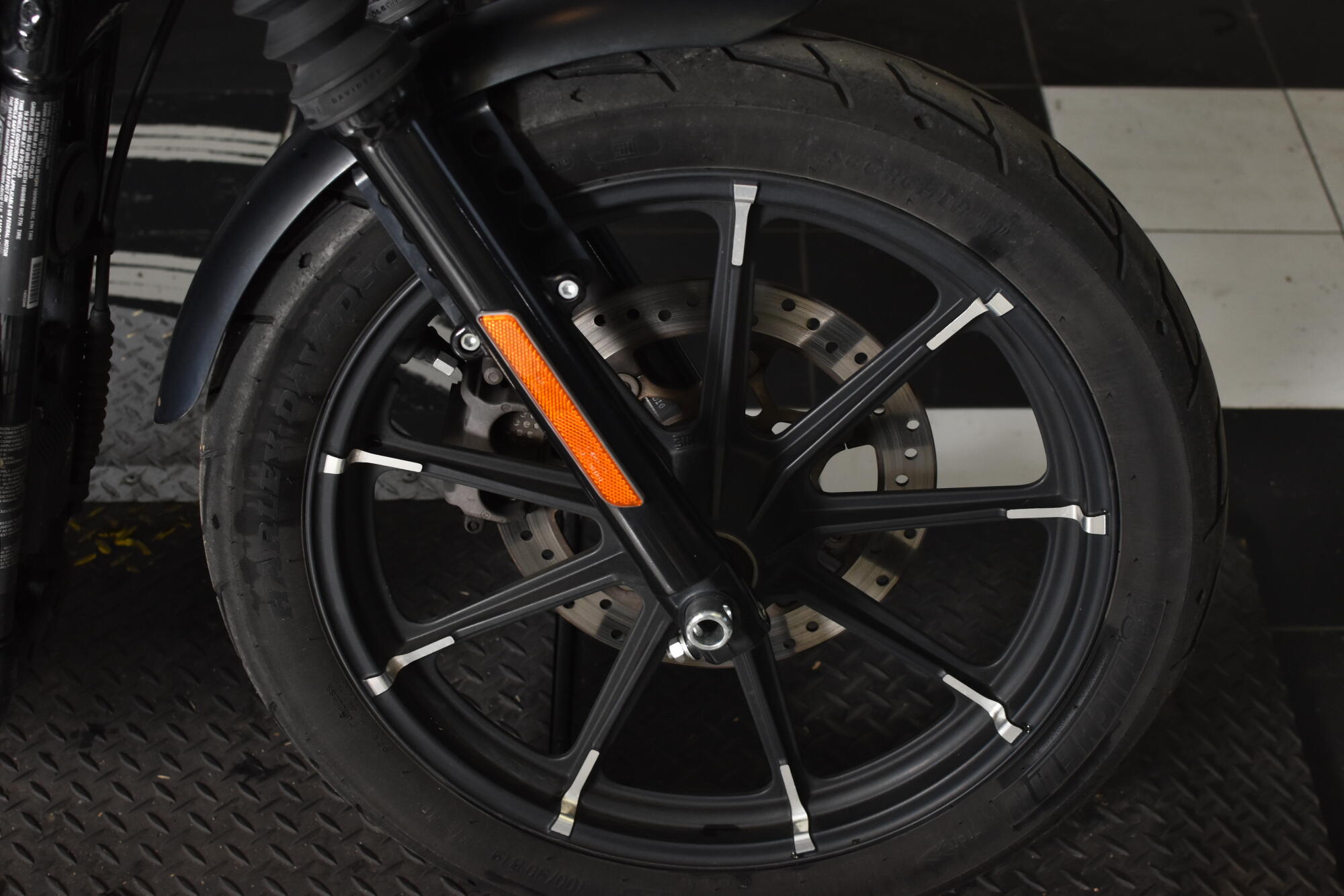 2020 Harley-Davidson® Iron 883™ Black Denim XL883N, photo 9