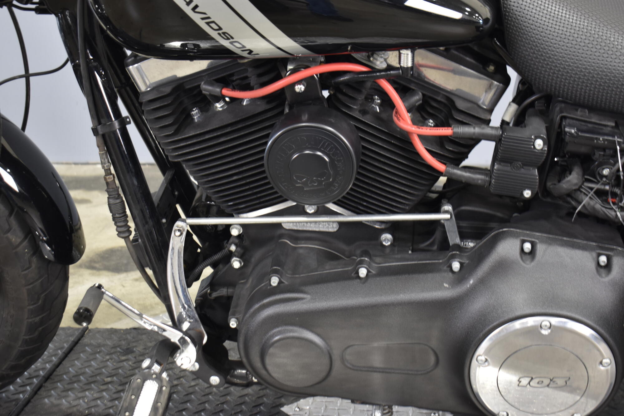 2017 Harley-Davidson® Fat Bob® Vivid Black, photo 11