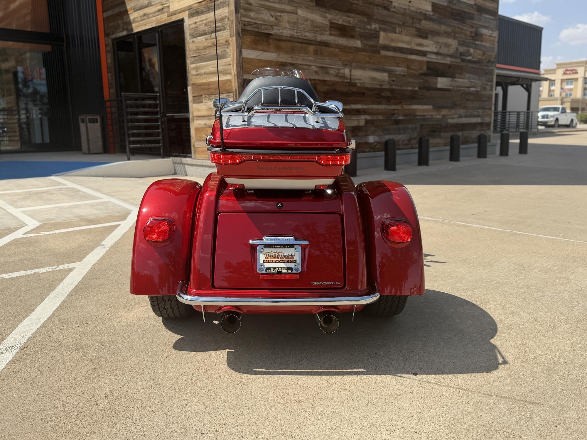 2019 Harley-Davidson® Tri Glide® Ultra Wicked Red/Barracuda Silver, photo 7
