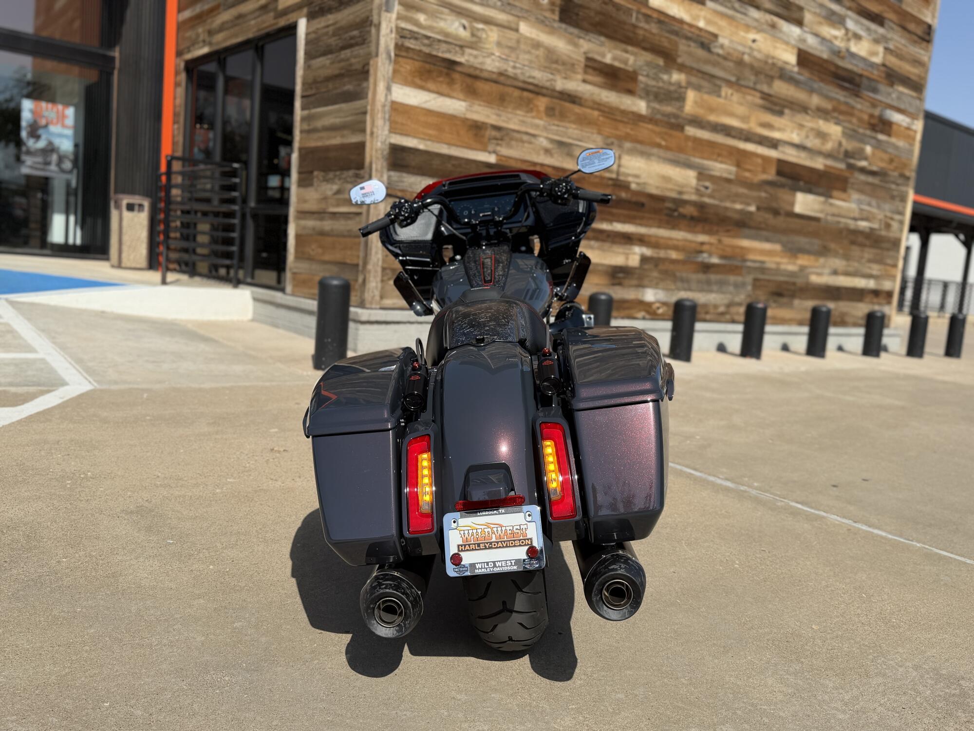 2026 Harley-Davidson® CVO Road Glide ST Inferno Gray, photo 7