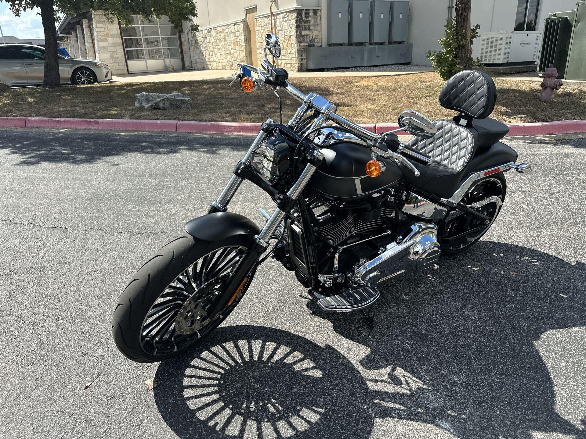 2023 Harley-Davidson® Breakout® FXBR, photo 6