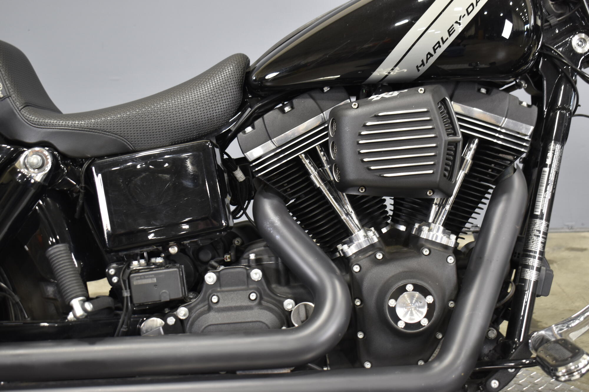 2017 Harley-Davidson® Fat Bob® Vivid Black, photo 10
