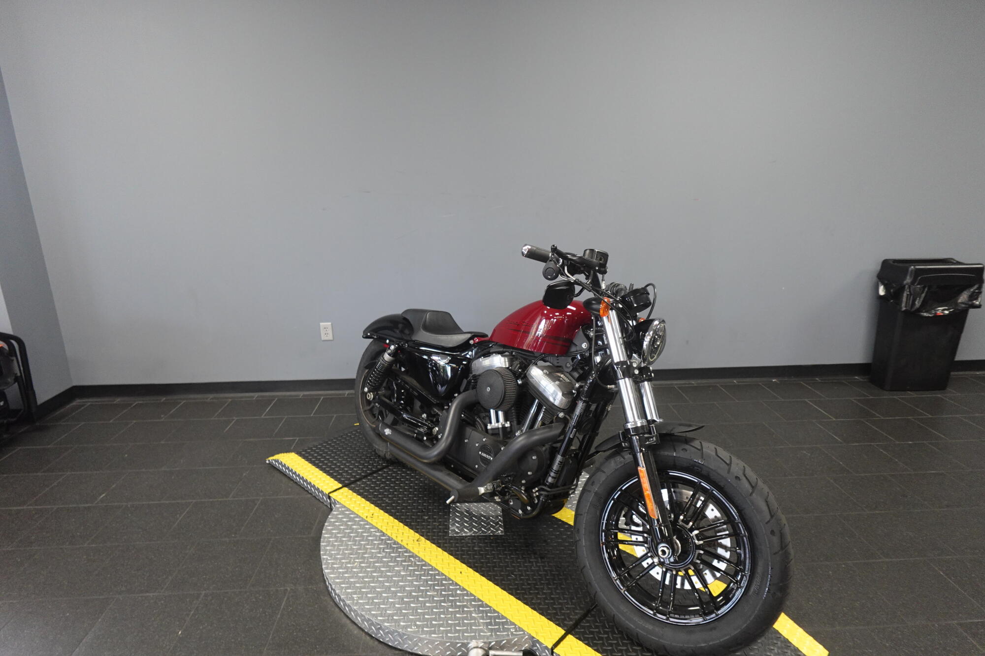 2020 Harley-Davidson® Forty-Eight® Stiletto Red, photo 2