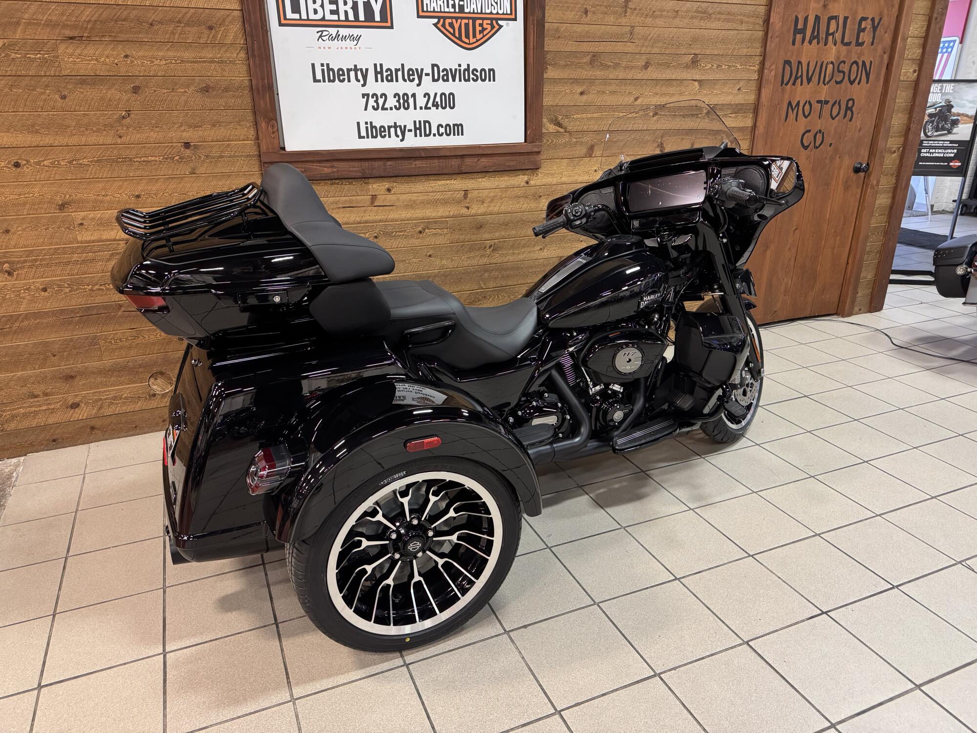 2026 Harley-Davidson® Street Glide 3 Limited Vivid Black Black Trim FLHLT, photo 8