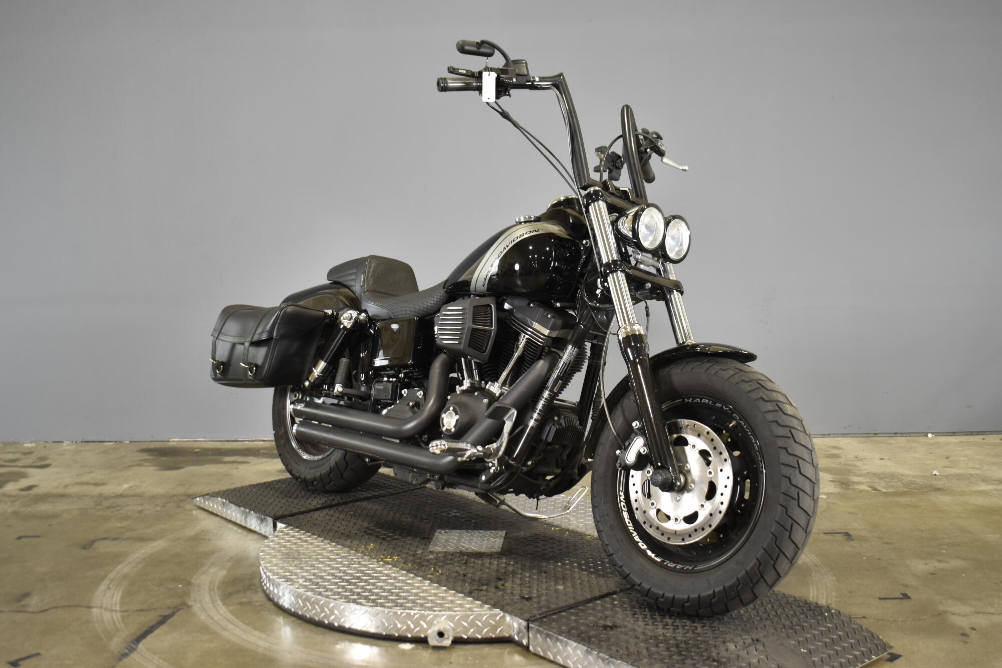 2017 Harley-Davidson® Fat Bob® Vivid Black, photo 2