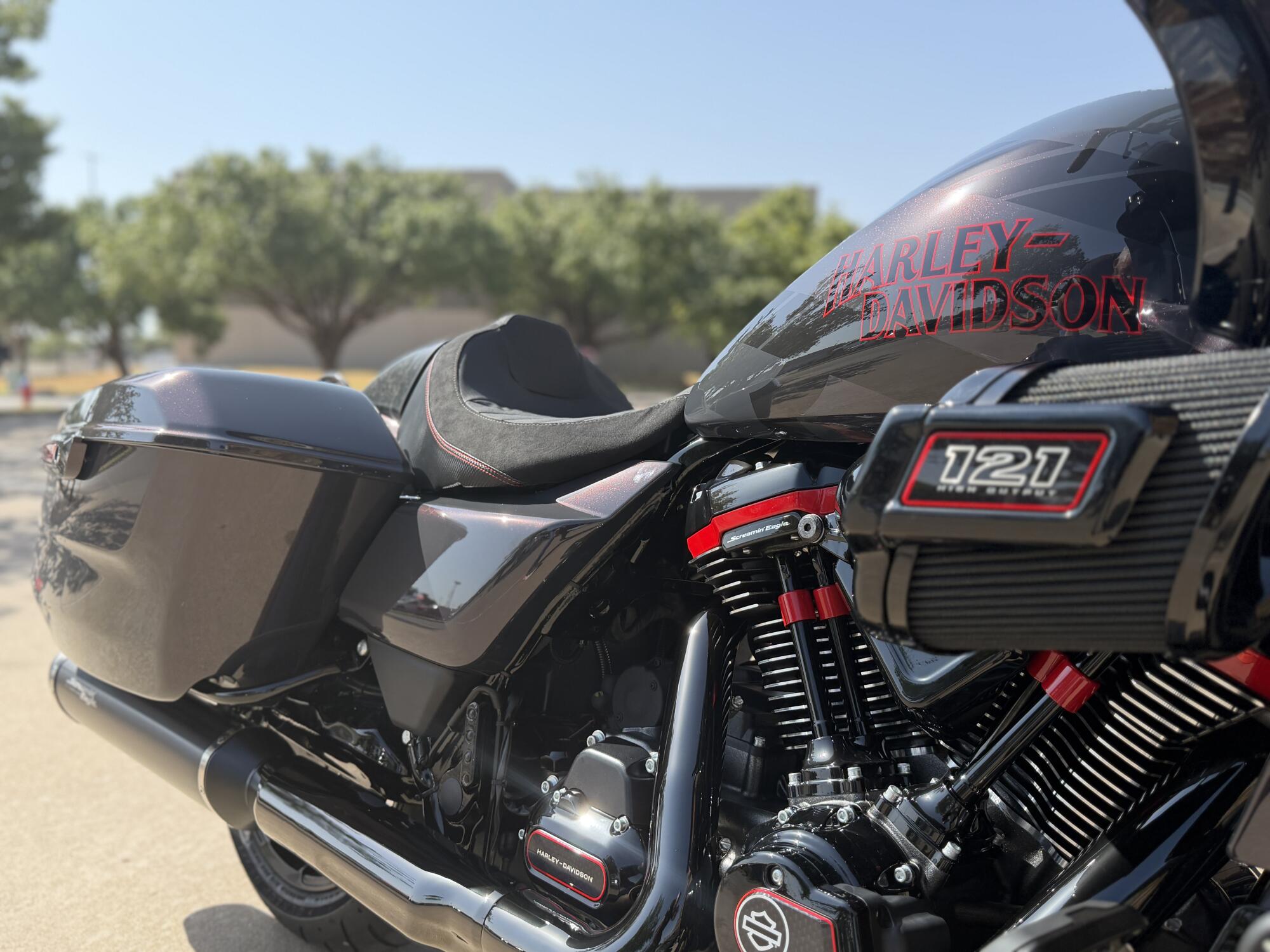 2026 Harley-Davidson® CVO Road Glide ST Inferno Gray, photo 10