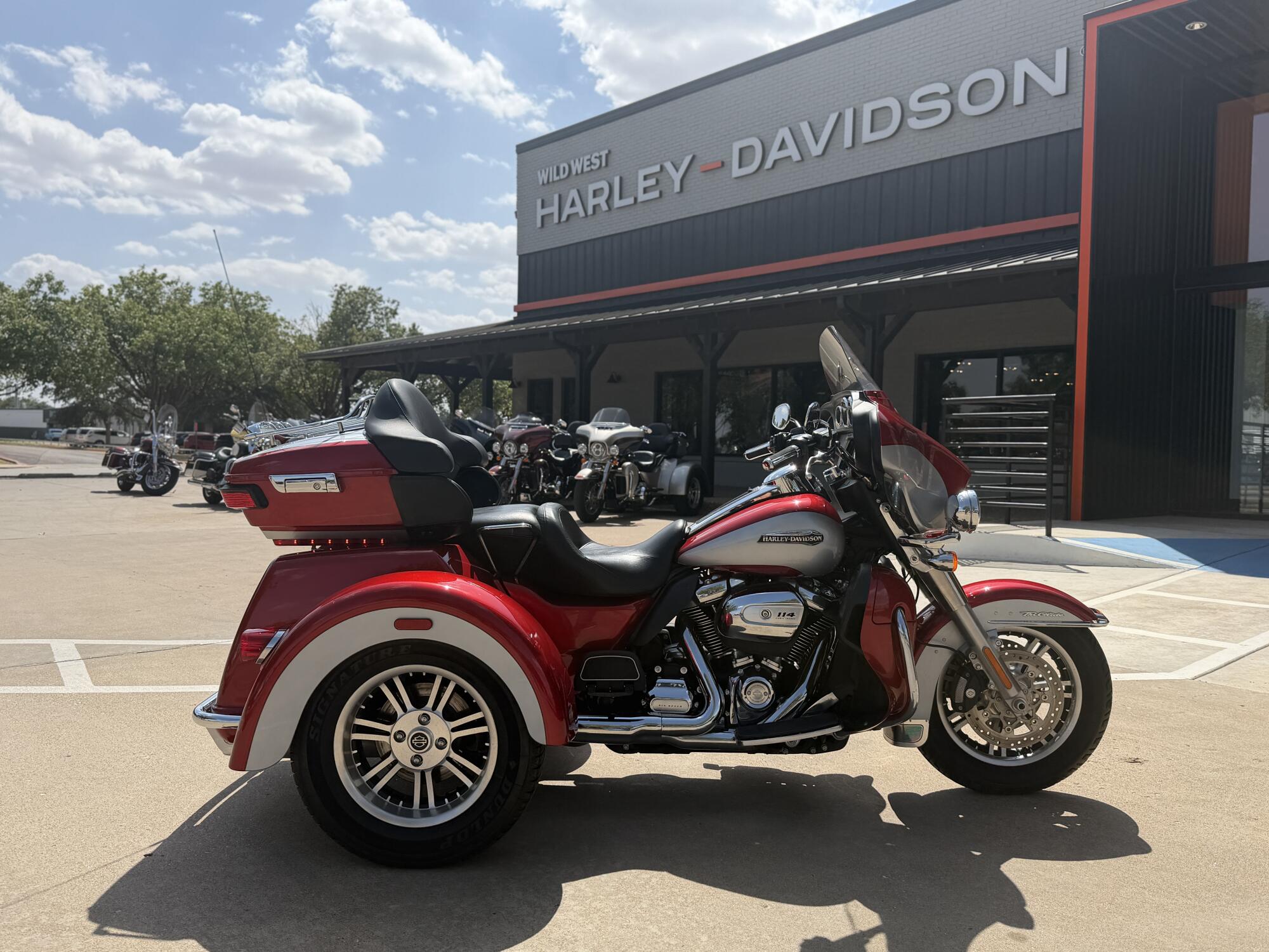 2019 Harley-Davidson® Tri Glide® Ultra Wicked Red/Barracuda Silver