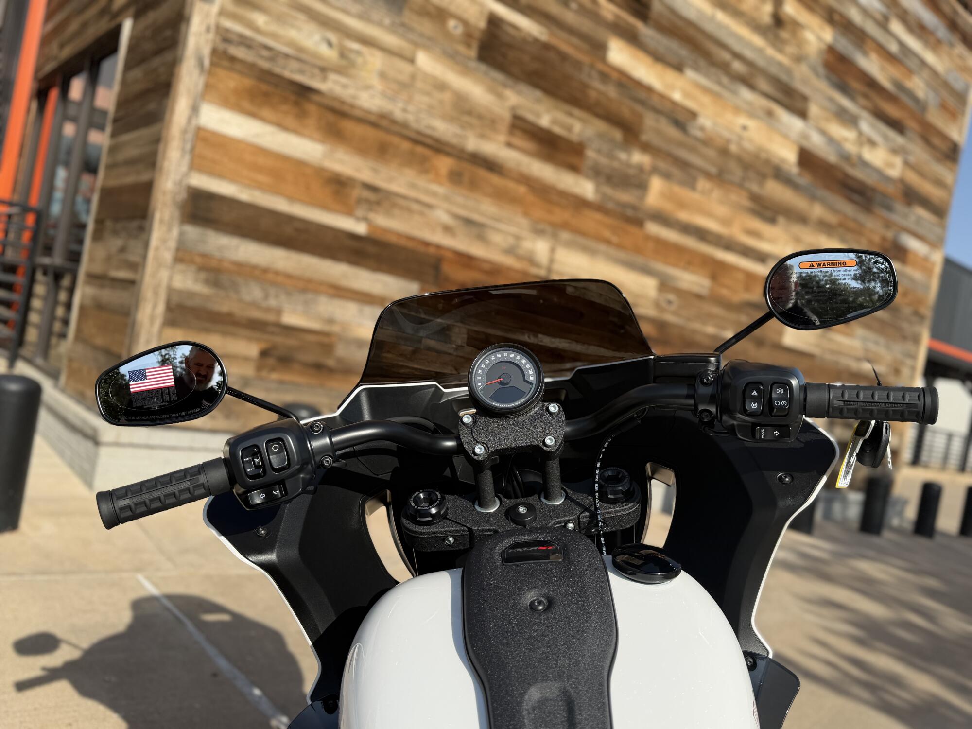 2026 Harley-Davidson® Low Rider® ST White Onyx Pearl Black Trim, photo 10