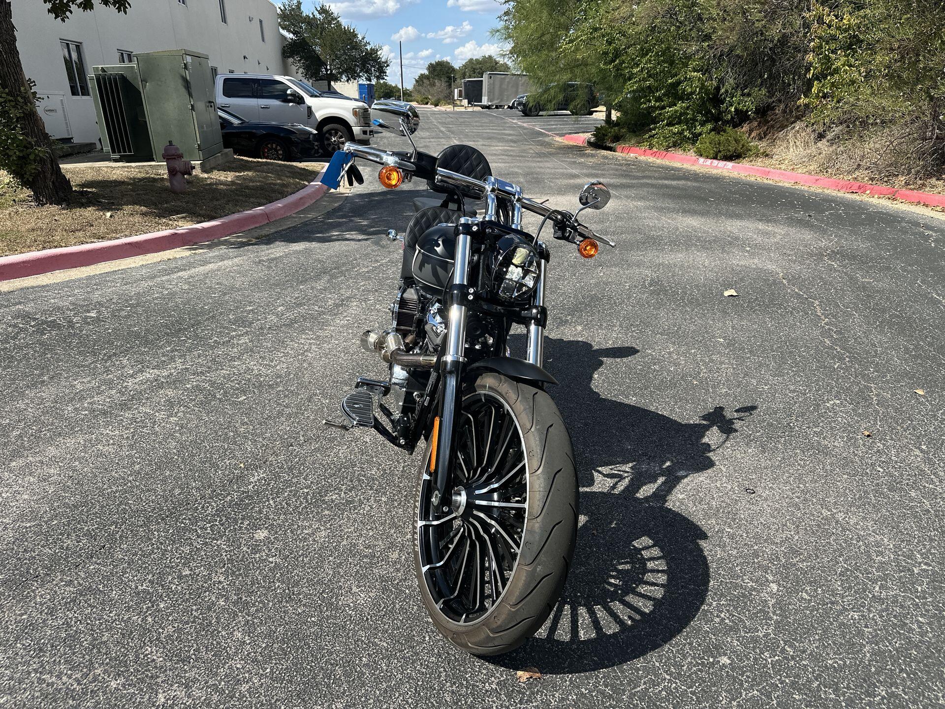 2023 Harley-Davidson® Breakout® FXBR, photo 5