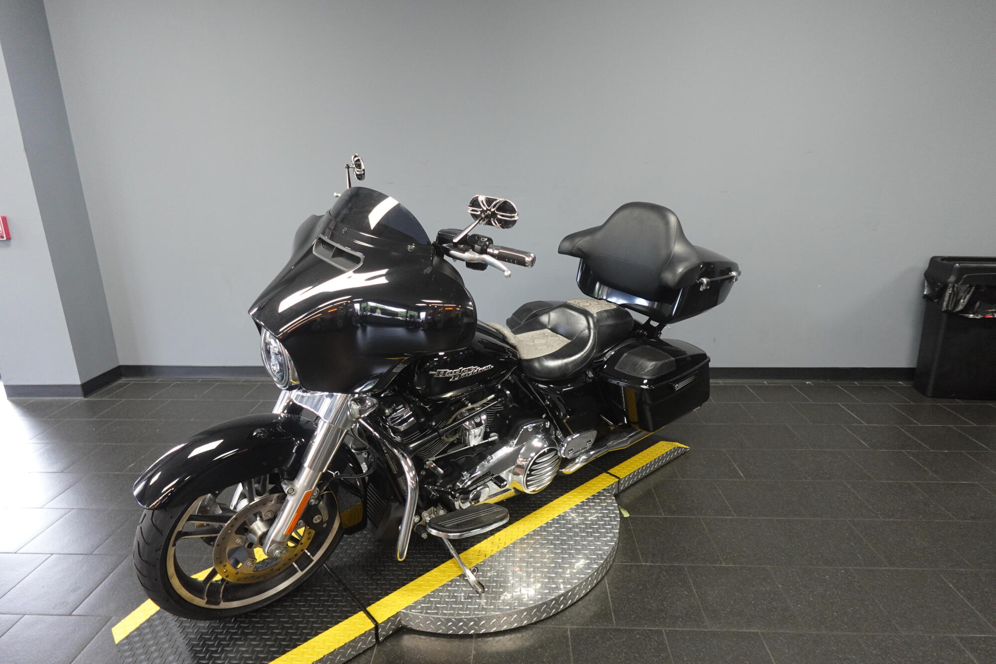 2019 Harley-Davidson® Street Glide® FLHX, photo 4