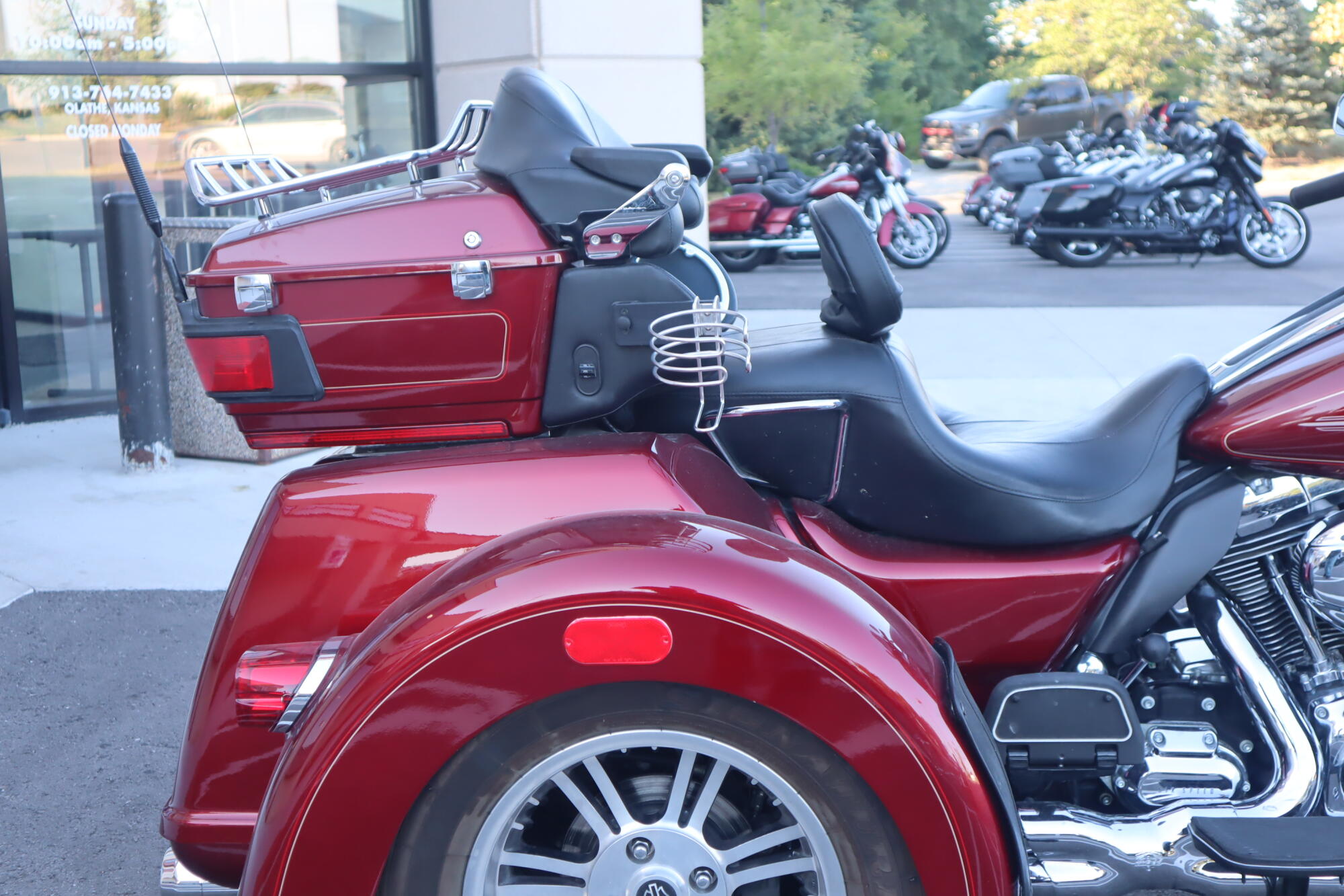 2011 Harley-Davidson® Tri Glide® Ultra Classic (FLHTCUTG), photo 9