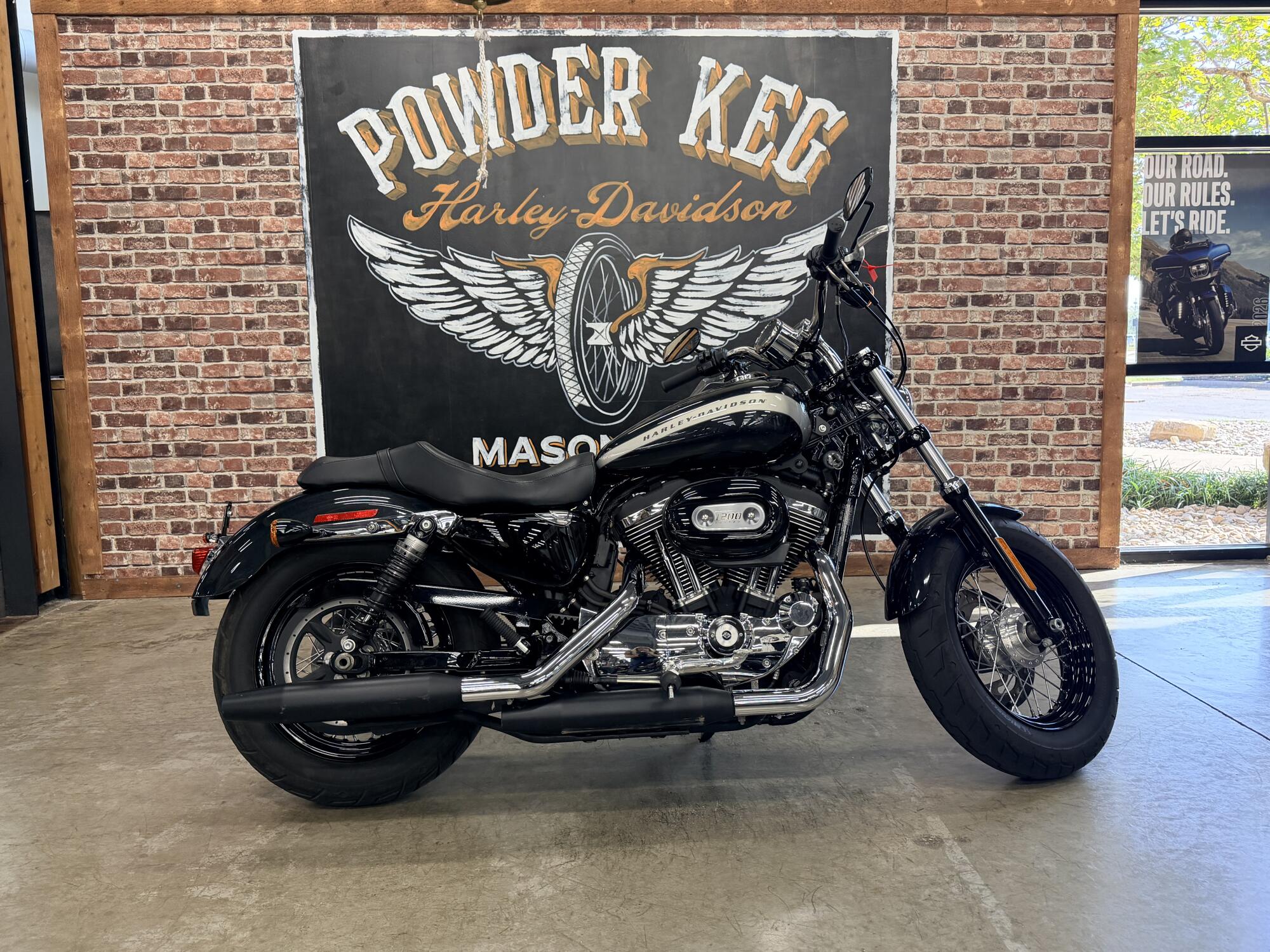 2018 Harley-Davidson® 1200 Custom XL1200C
